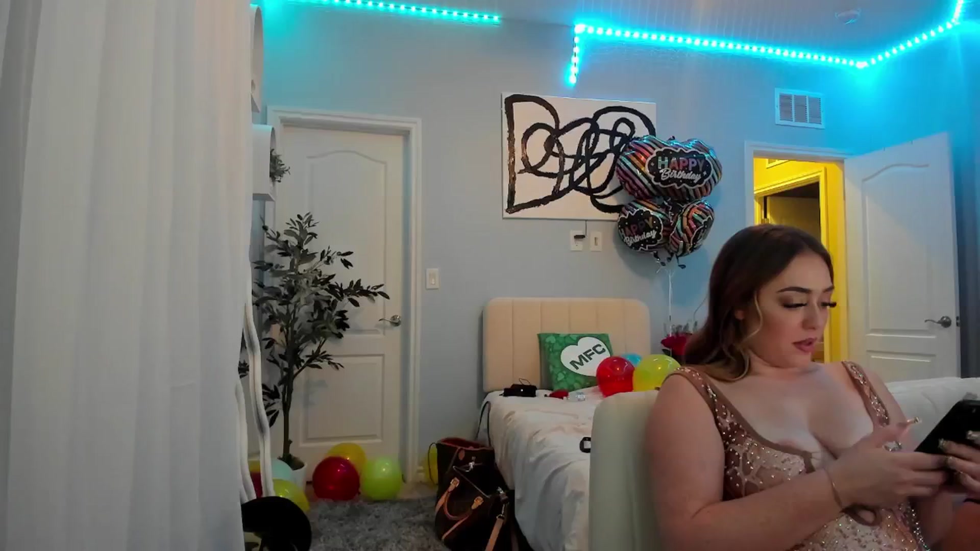 Gallery image thumbnail from MadisonCarter's myfreecams stream on, 07/23/2024, 06:02 image 15 of 20
