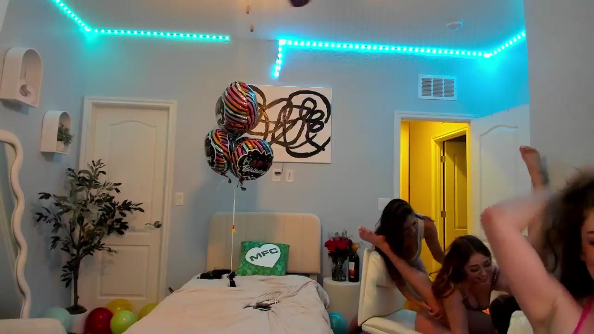 Gallery image thumbnail from MadisonCarter's myfreecams stream on, 07/23/2024, 07:17 image 17 of 20