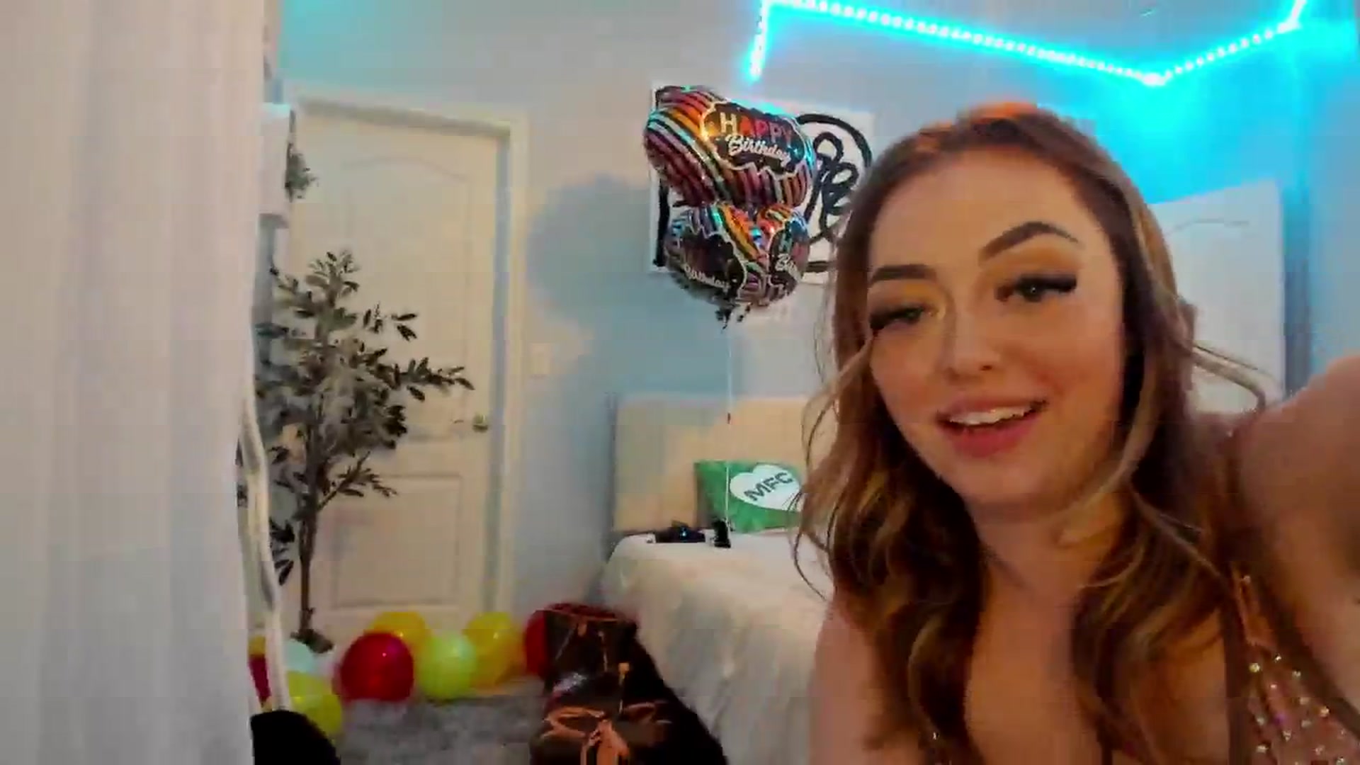 Gallery image thumbnail from MadisonCarter's myfreecams stream on, 07/23/2024, 07:53 image 2 of 20