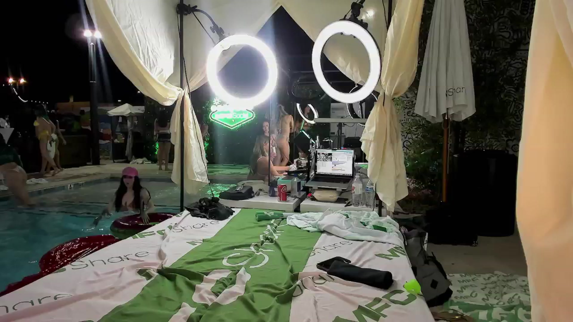 Gallery image thumbnail from MadisonCarter's myfreecams stream on, 09/26/2024, 06:37 image 5 of 20