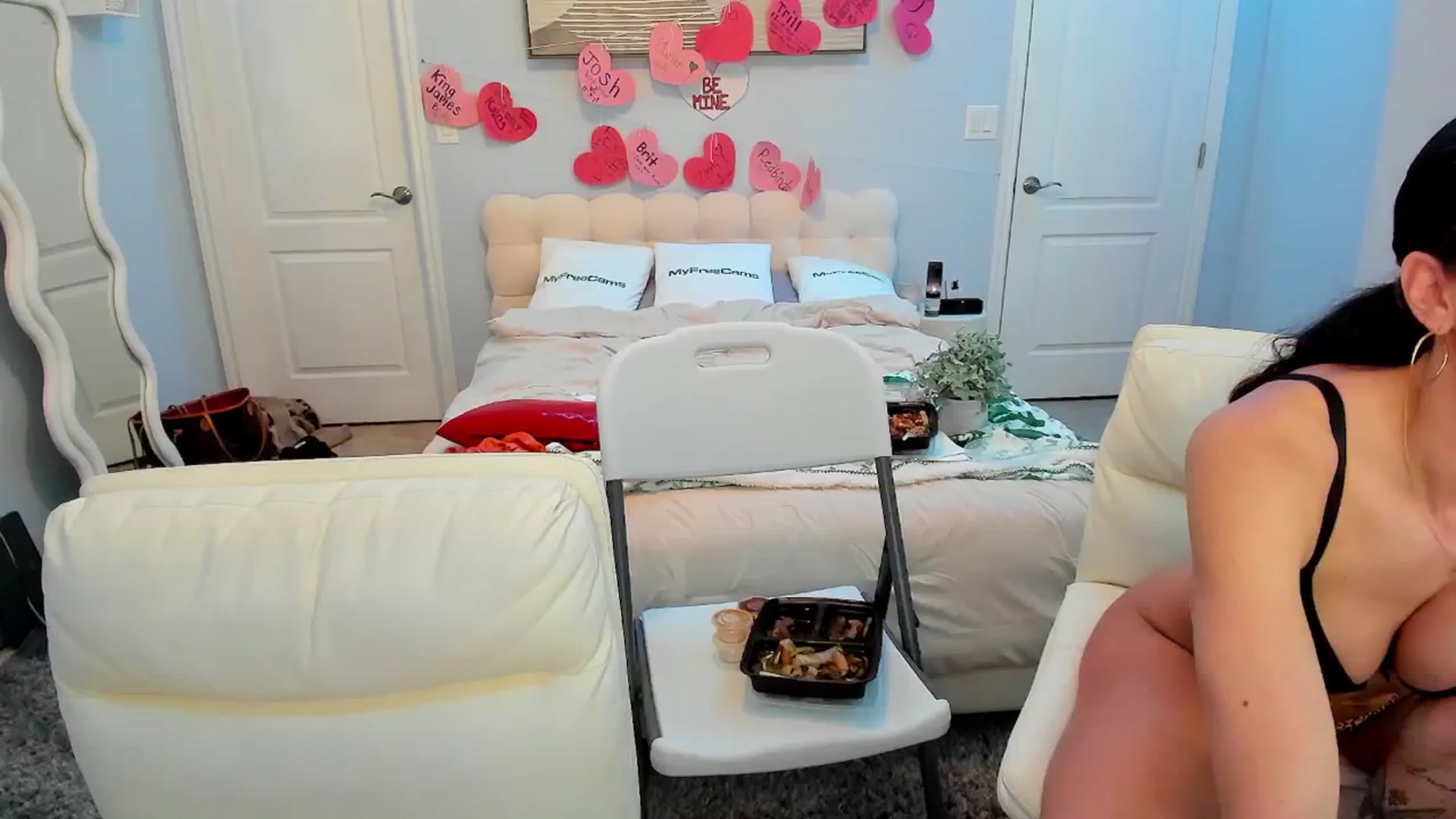 Gallery image thumbnail from MadisonCarter's myfreecams stream on, 02/14/2025, 02:46 image 7 of 20