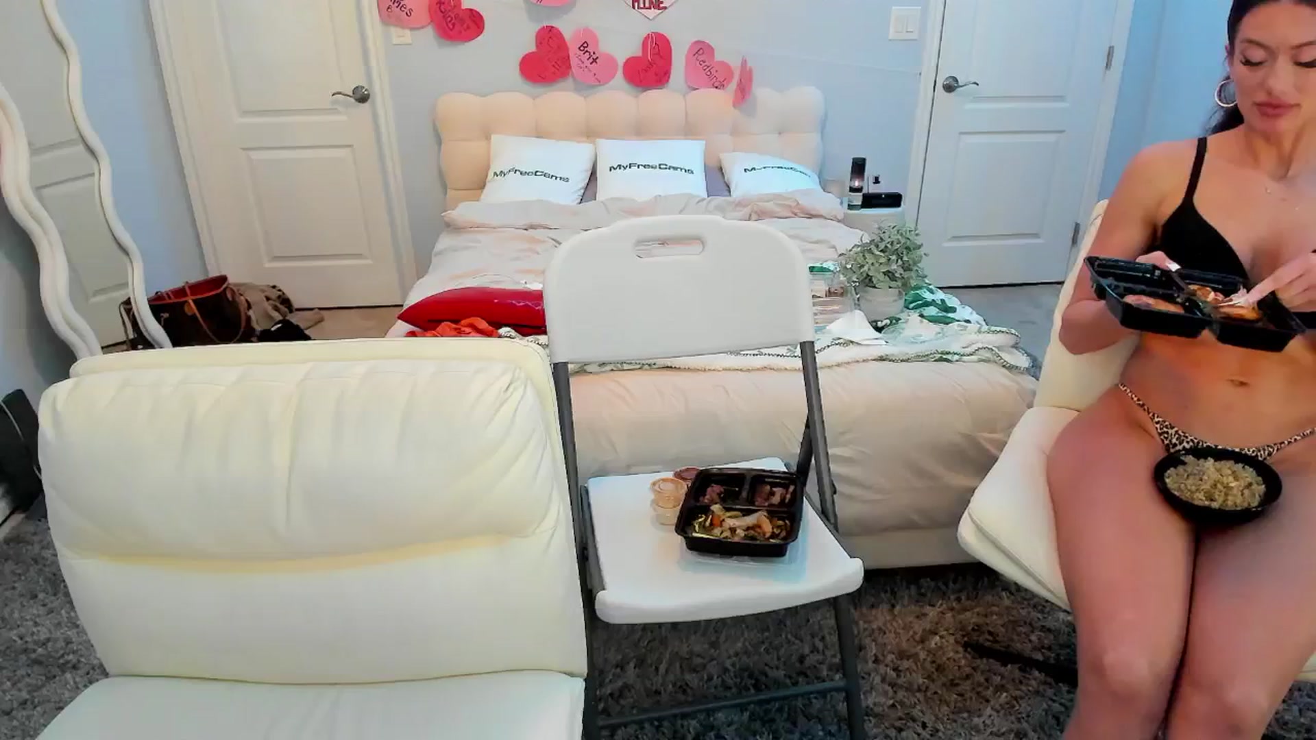 Gallery image thumbnail from MadisonCarter's myfreecams stream on, 02/14/2025, 02:46 image 3 of 20