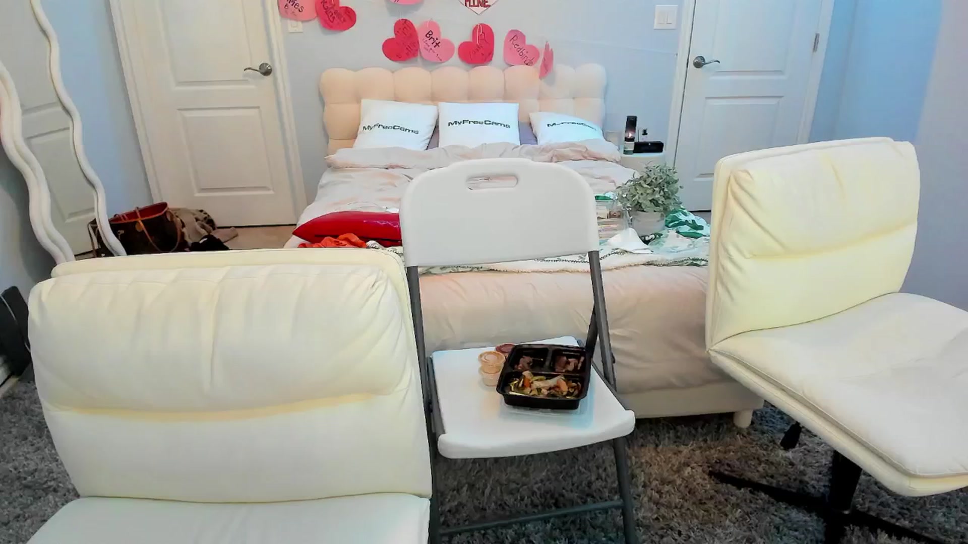 Gallery image thumbnail from MadisonCarter's myfreecams stream on, 02/14/2025, 02:46 image 4 of 20