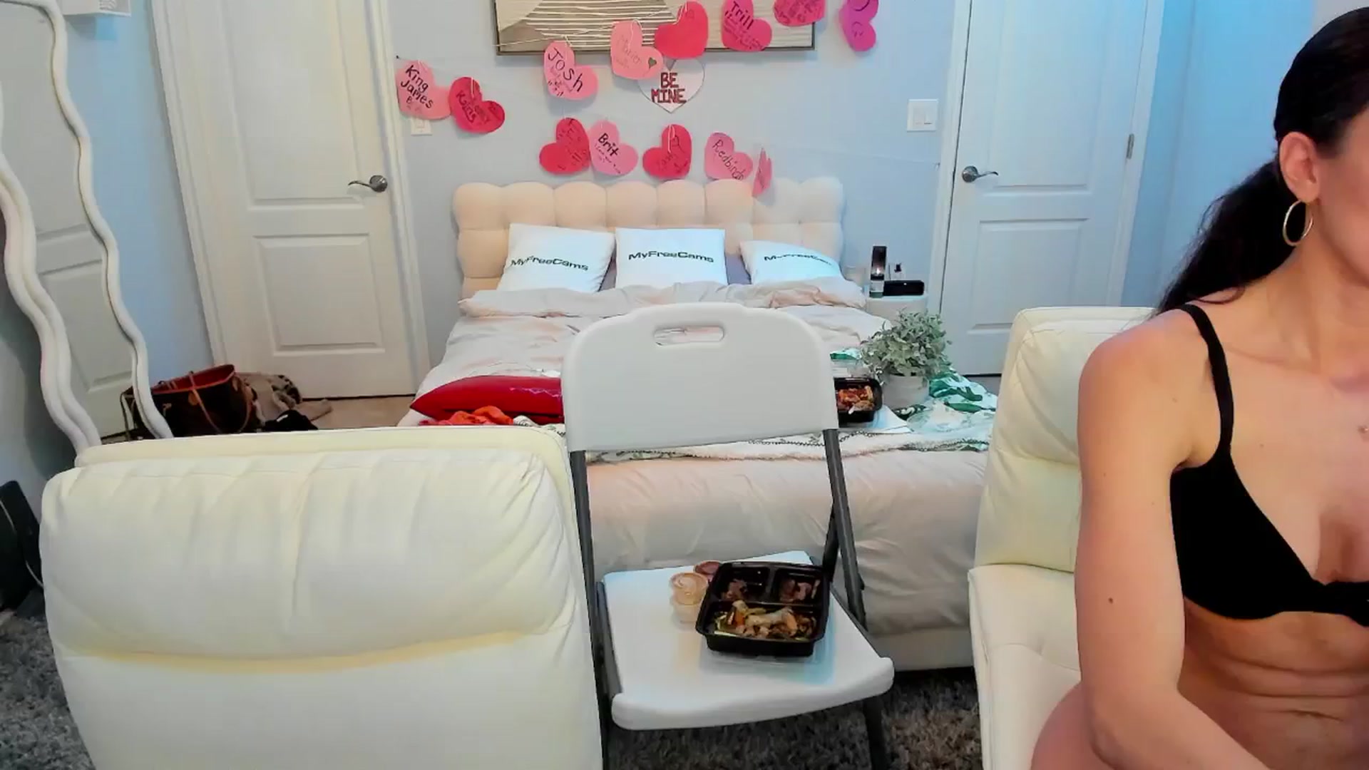 Gallery image thumbnail from MadisonCarter's myfreecams stream on, 02/14/2025, 02:46 image 6 of 20