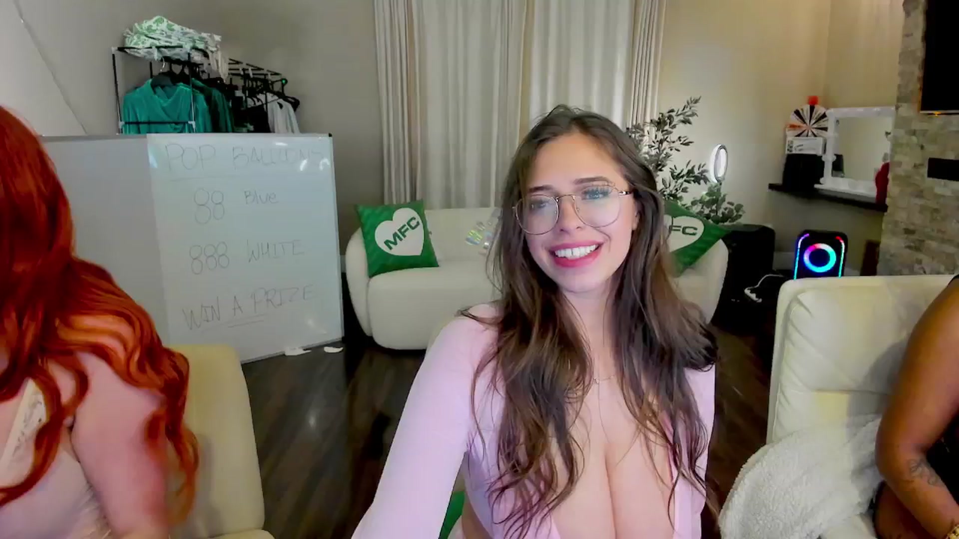 Gallery image thumbnail from MadisonCarter's myfreecams stream on, 04/08/2025, 09:26 image 10 of 20