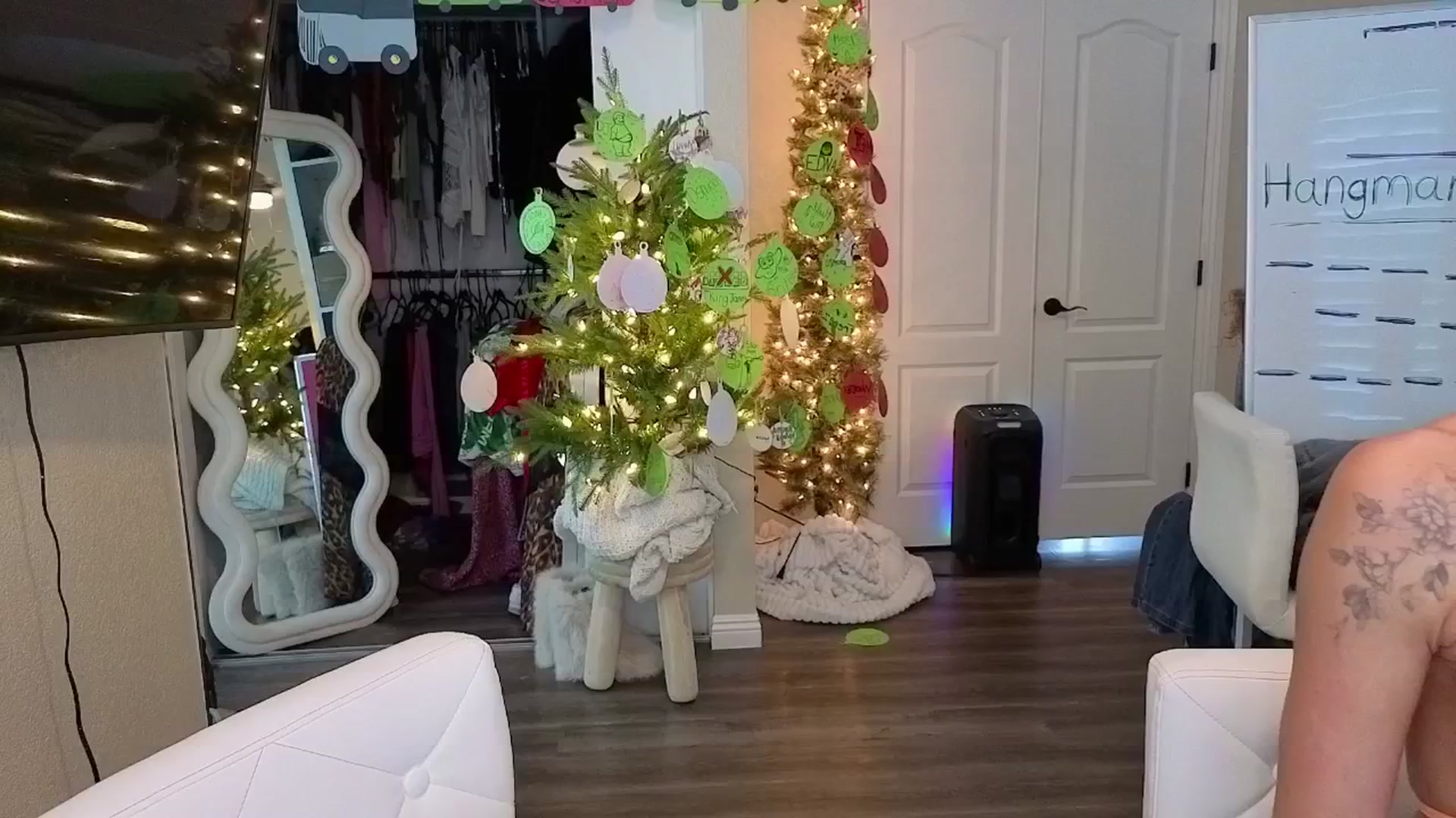 Gallery image thumbnail from MadisonCarter's myfreecams stream on, 12/13/2025, 23:34 image 6 of 20