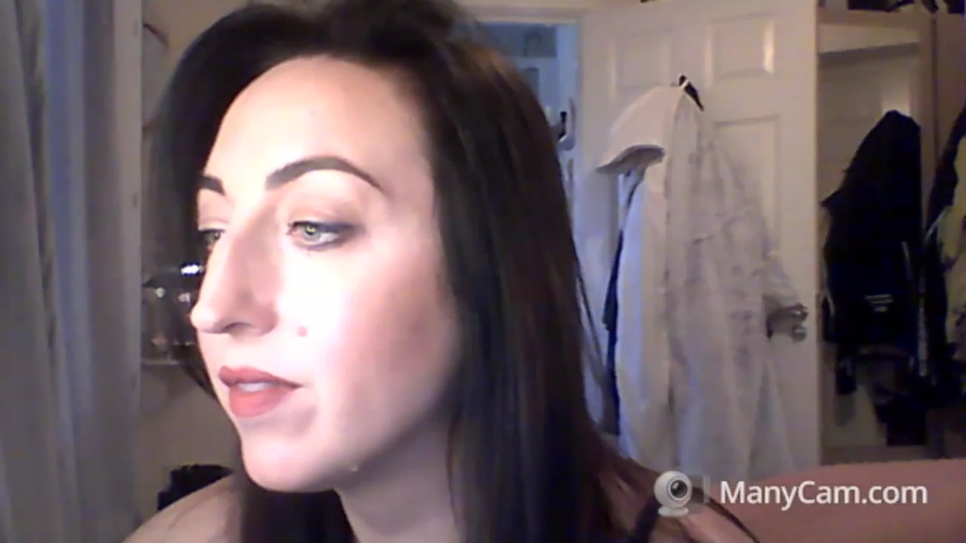 Gallery image thumbnail from MadisonFox1's myfreecams stream on, 01/27/2023, 12:18 image 10 of 20