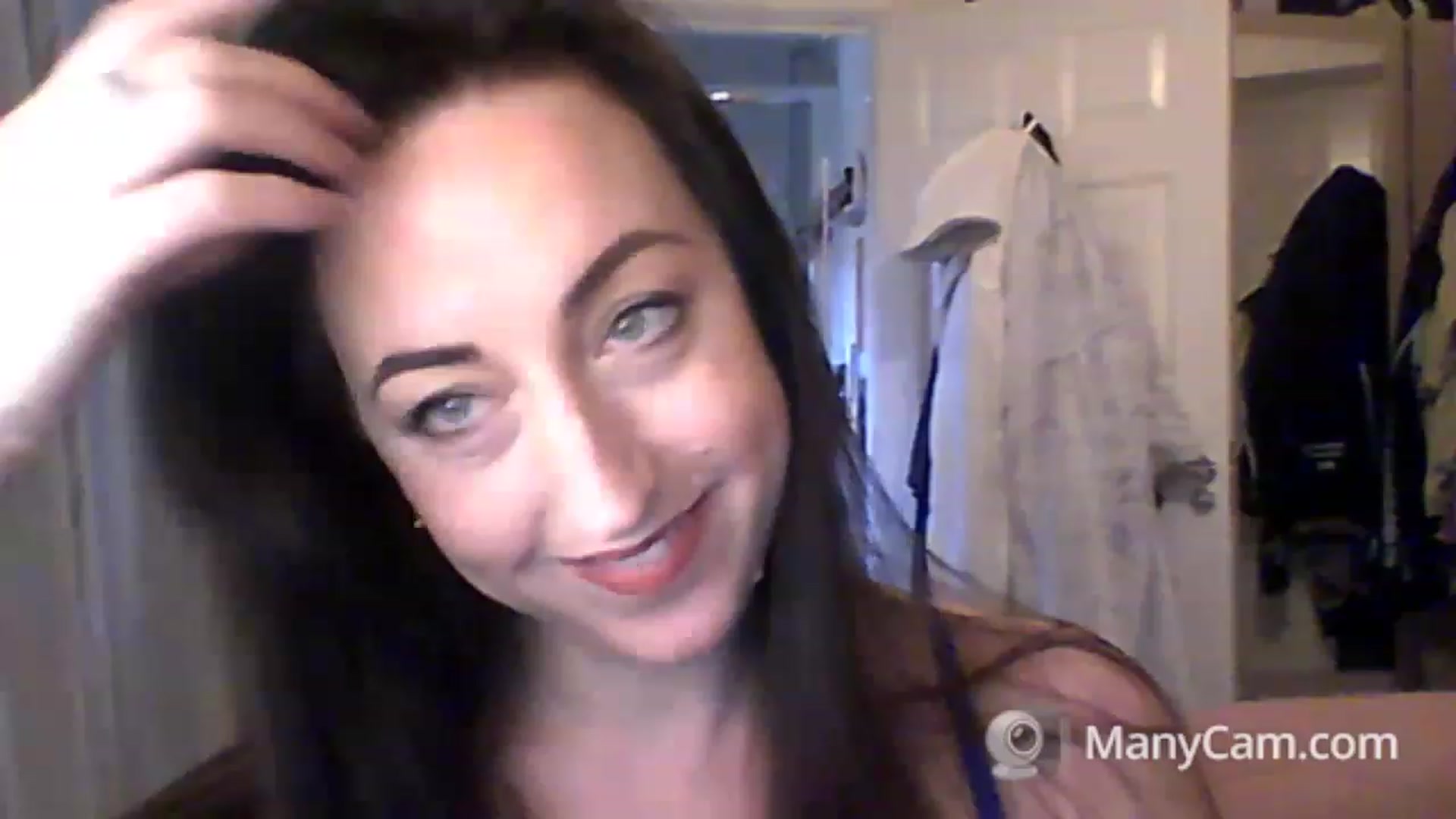 Gallery image thumbnail from MadisonFox1's myfreecams stream on, 01/27/2023, 12:18 image 18 of 20