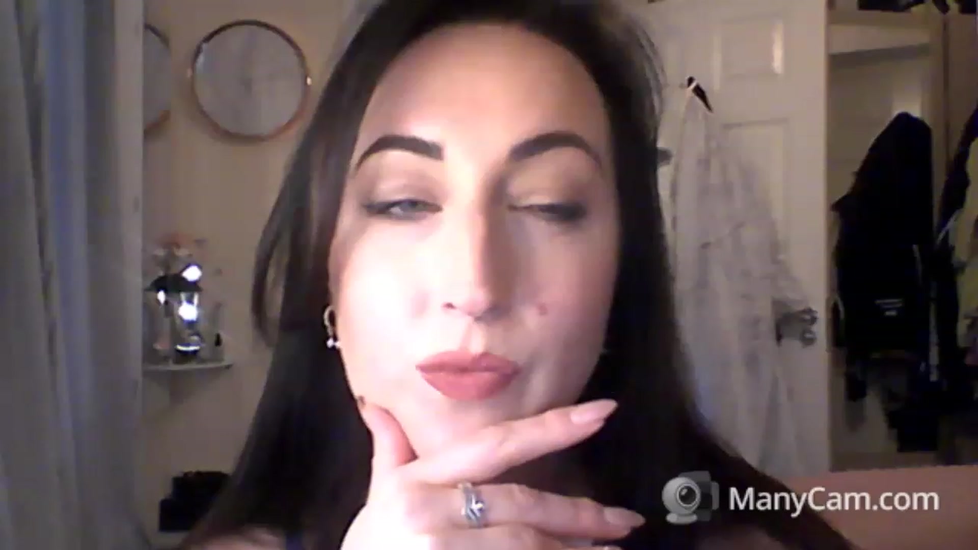 Gallery image thumbnail from MadisonFox1's myfreecams stream on, 01/27/2023, 12:18 image 16 of 20