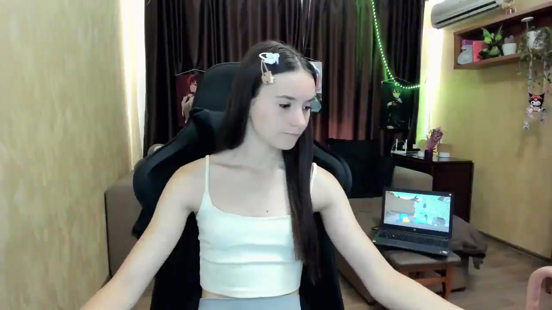Gallery image thumbnail from Madison_Burke's myfreecams stream on, 08/15/2025, 10:28 image 4 of 20