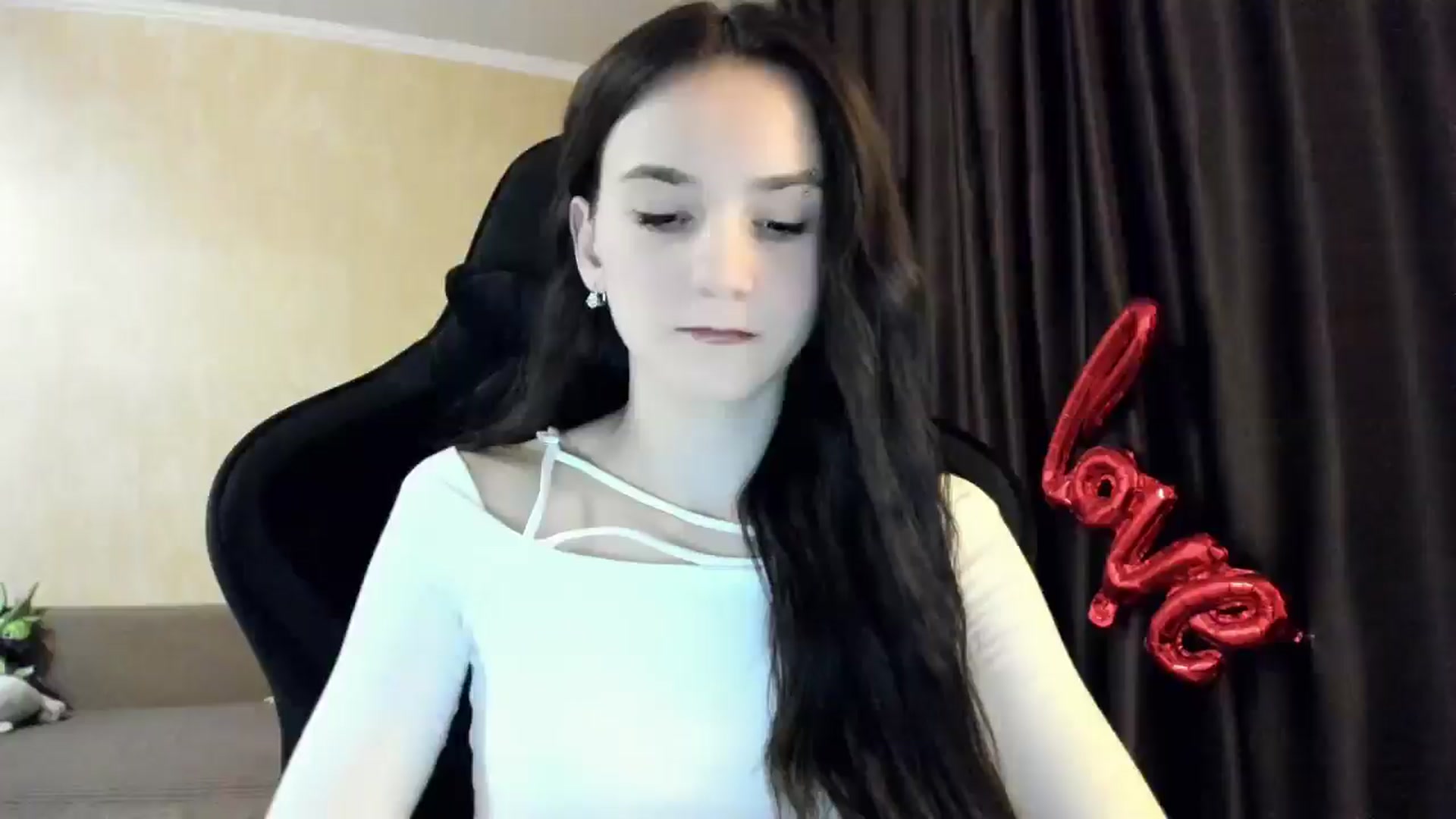 Gallery image thumbnail from Madison_Burke's myfreecams stream on, 12/21/2025, 19:59 image 3 of 20