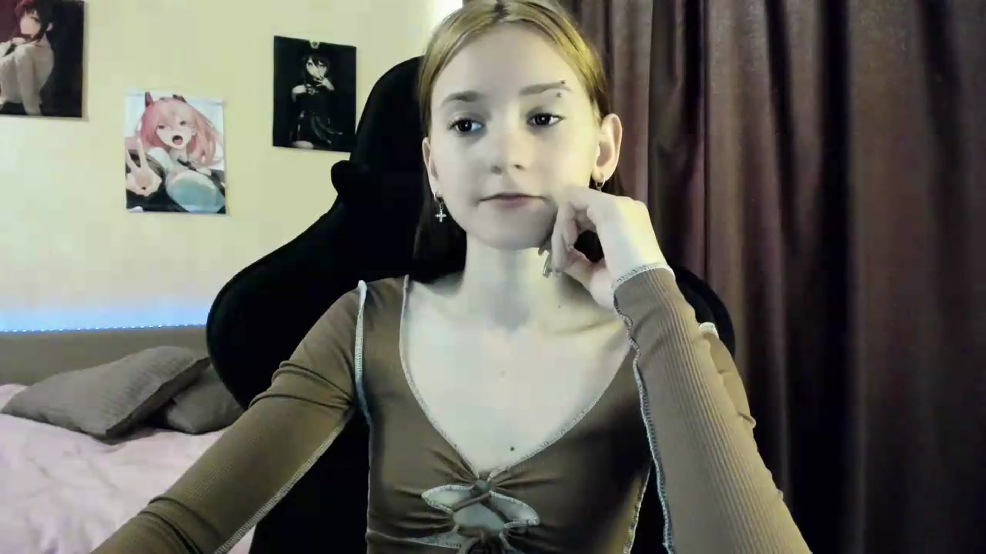 Gallery image thumbnail from Madison_Burke's myfreecams stream on, 05/26/2026, 05:59 image 15 of 20
