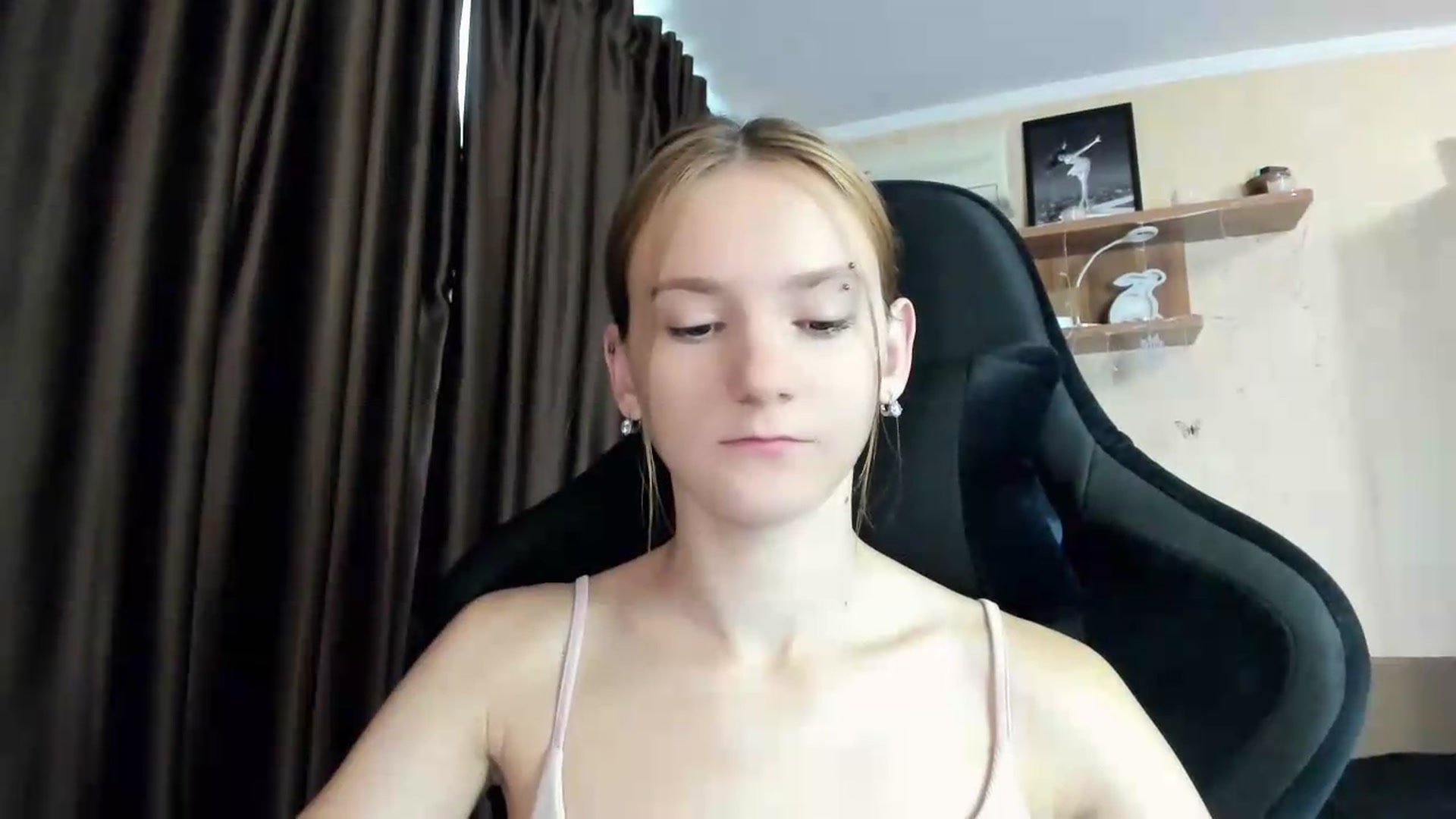 Gallery image thumbnail from Madison_Burke's myfreecams stream on, 07/21/2026, 05:25 image 10 of 20