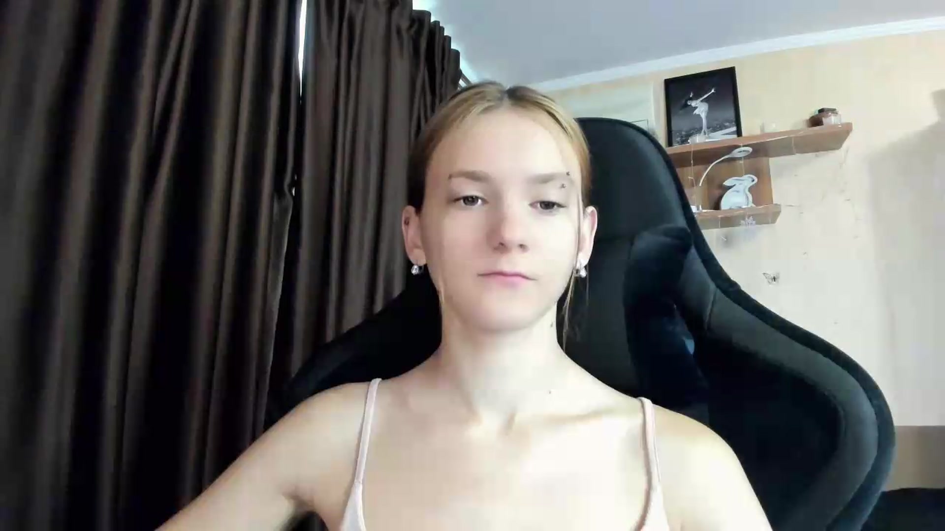 Gallery image thumbnail from Madison_Burke's myfreecams stream on, 07/21/2026, 05:25 image 14 of 20