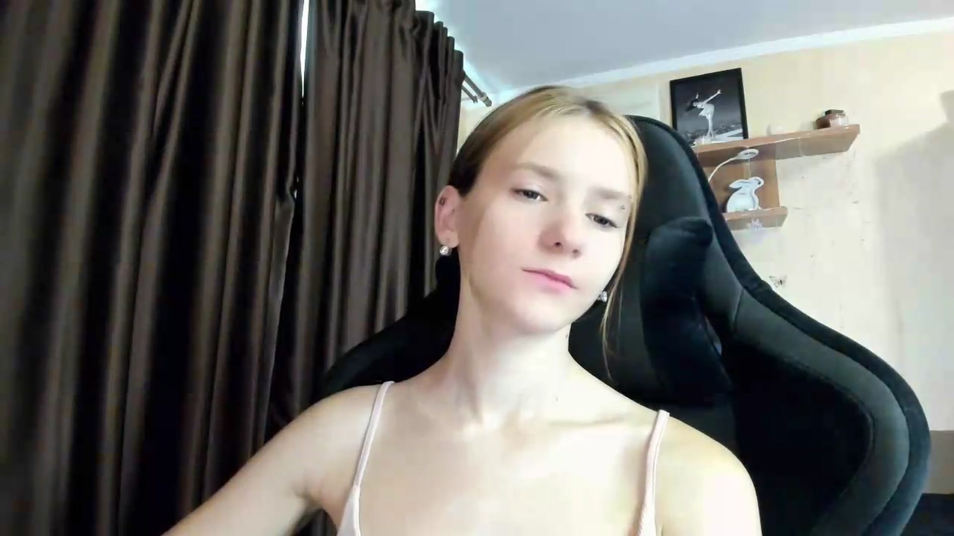 Gallery image thumbnail from Madison_Burke's myfreecams stream on, 07/21/2026, 05:25 image 7 of 20