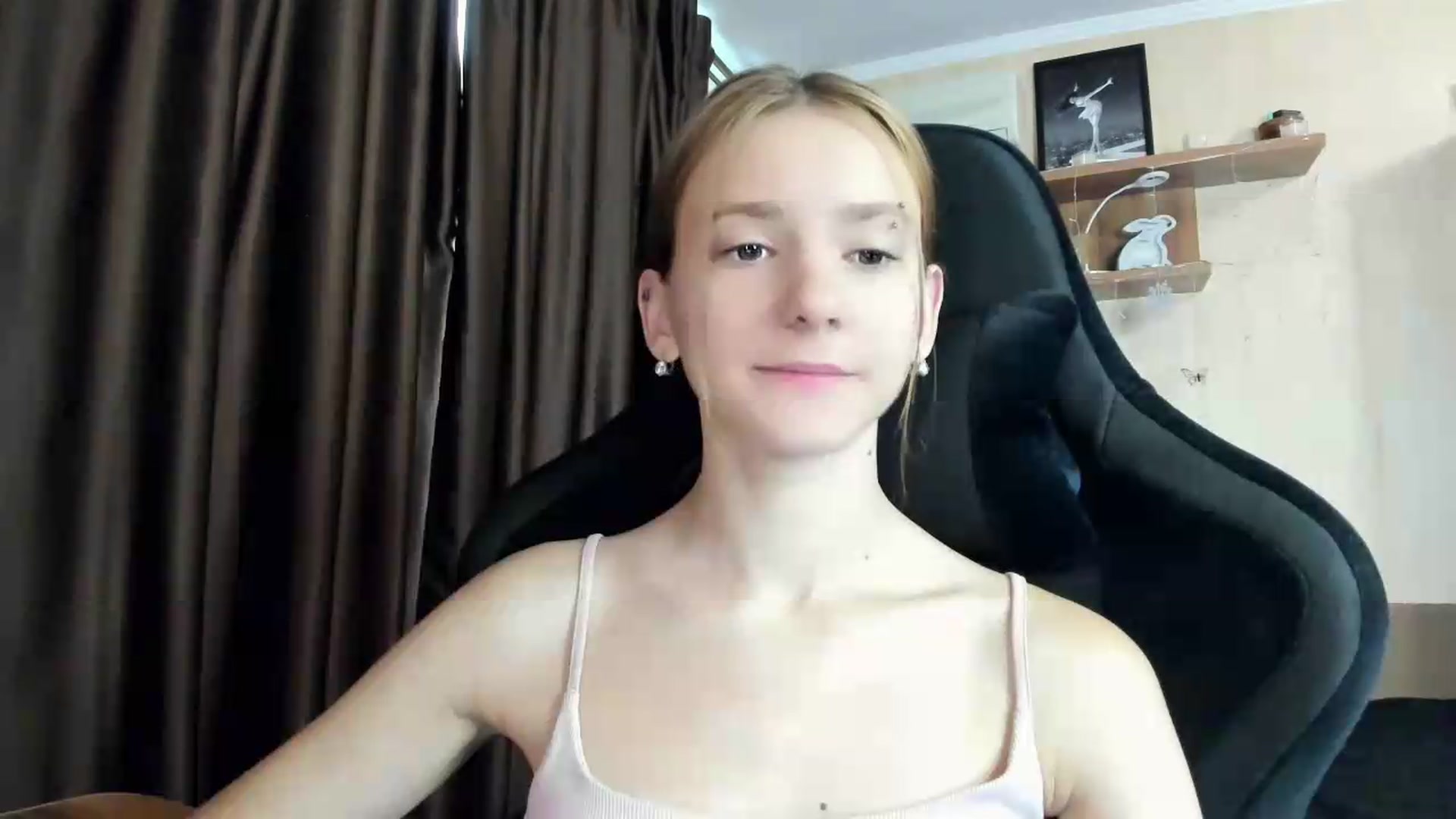 Gallery image thumbnail from Madison_Burke's myfreecams stream on, 07/21/2026, 05:25 image 18 of 20