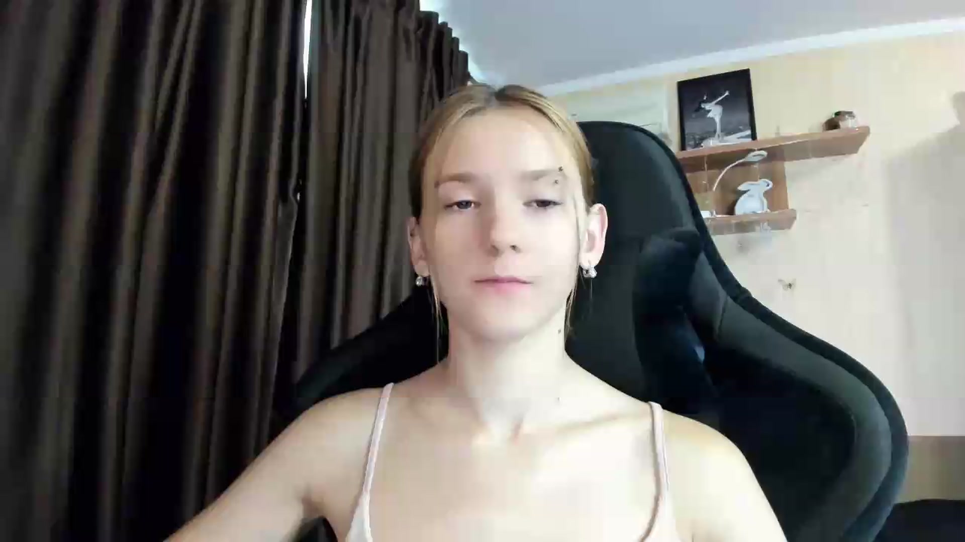 Gallery image thumbnail from Madison_Burke's myfreecams stream on, 07/21/2026, 05:25 image 12 of 20