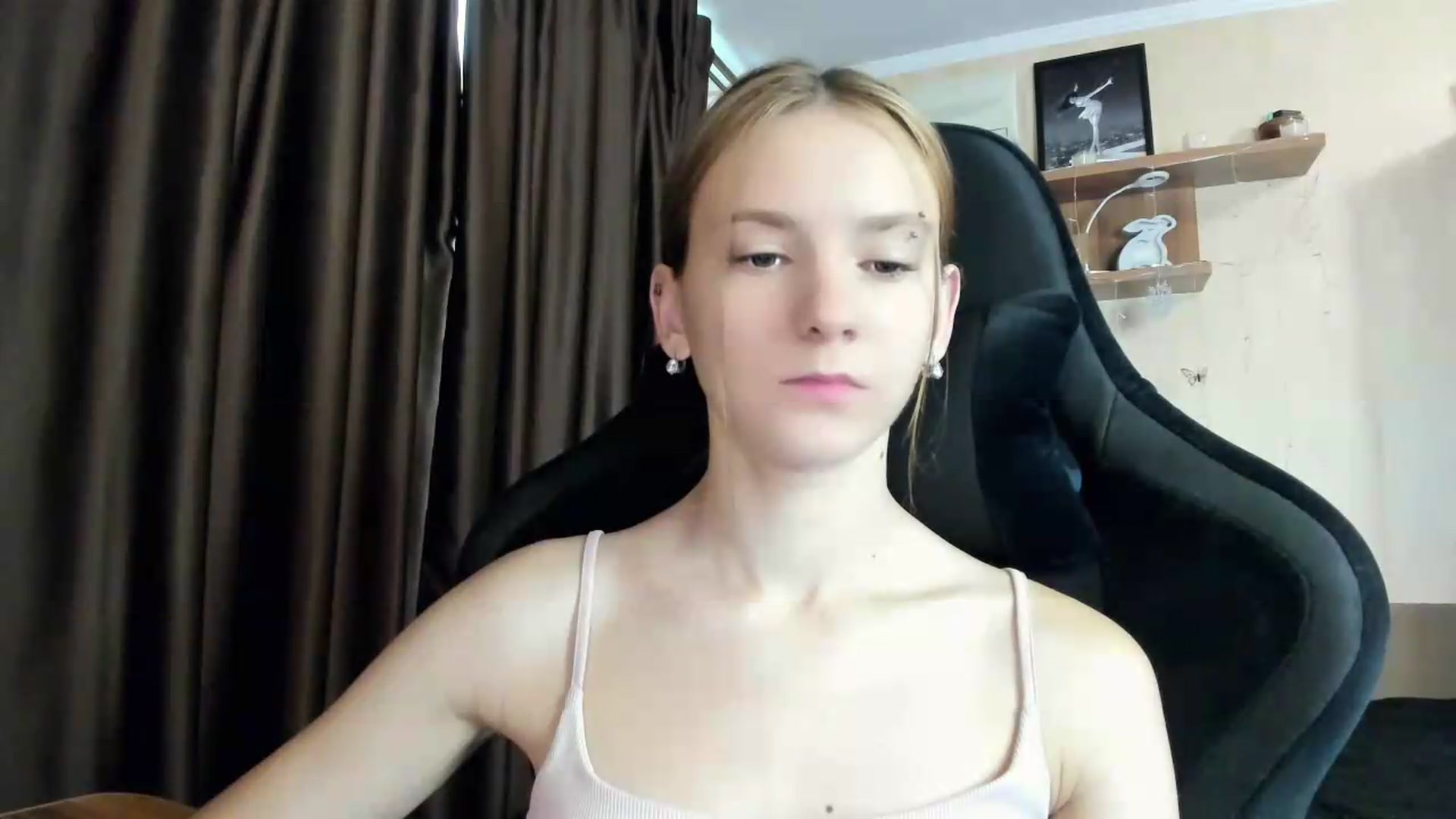 Gallery image thumbnail from Madison_Burke's myfreecams stream on, 07/21/2026, 05:25 image 16 of 20