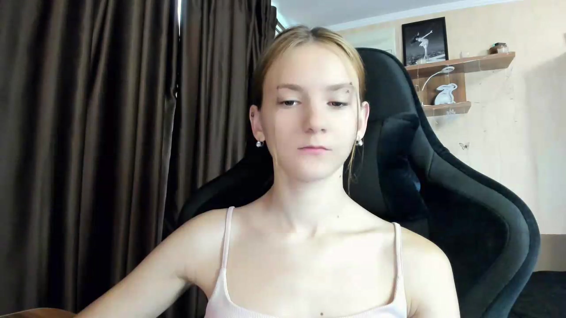 Gallery image thumbnail from Madison_Burke's myfreecams stream on, 07/21/2026, 05:25 image 17 of 20