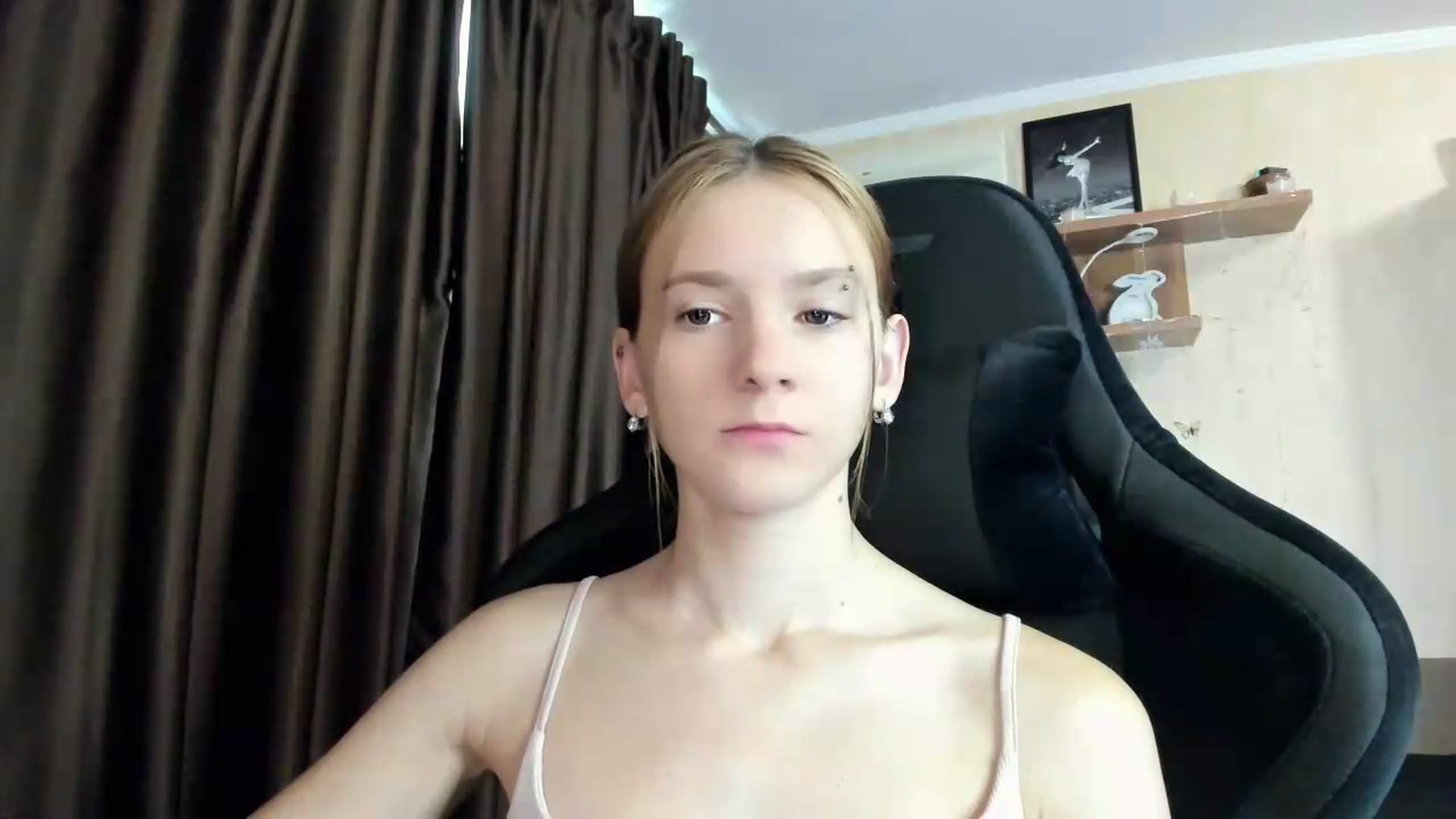 Gallery image thumbnail from Madison_Burke's myfreecams stream on, 07/21/2026, 05:25 image 9 of 20