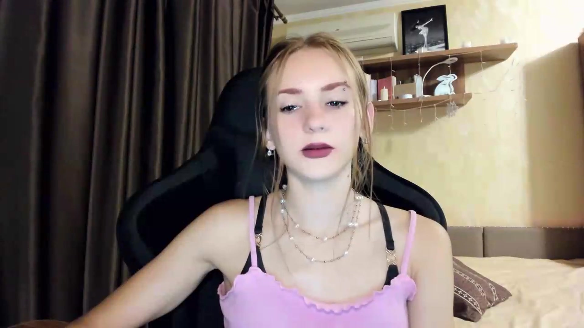 Gallery image thumbnail from Madison_Burke's myfreecams stream on, 08/06/2026, 24:26 image 4 of 20