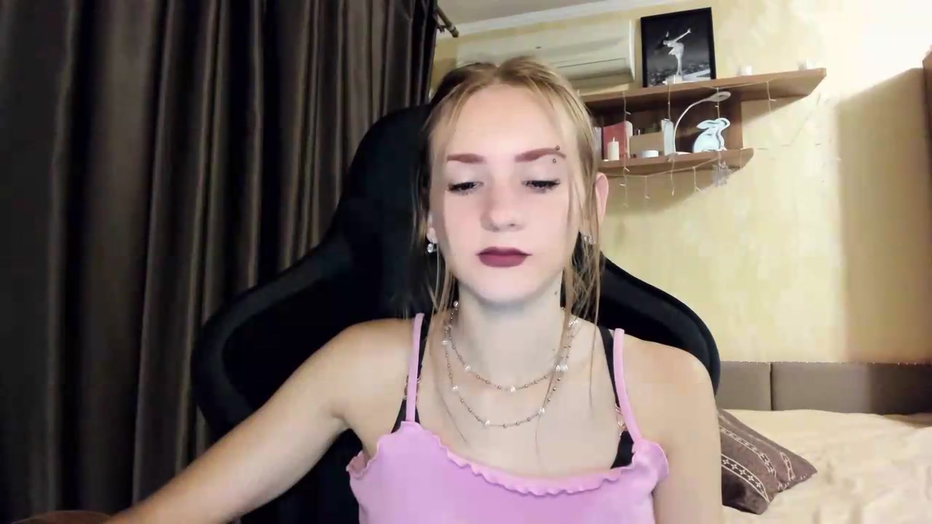 Gallery image thumbnail from Madison_Burke's myfreecams stream on, 08/06/2026, 24:26 image 12 of 20