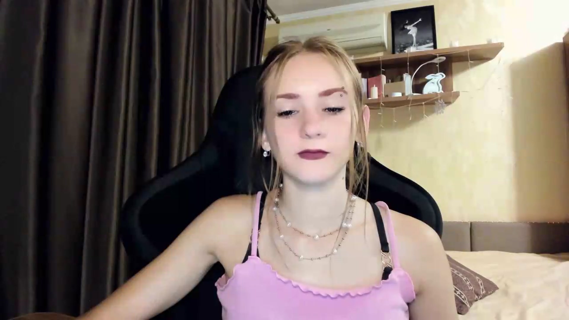 Gallery image thumbnail from Madison_Burke's myfreecams stream on, 08/06/2026, 24:26 image 13 of 20