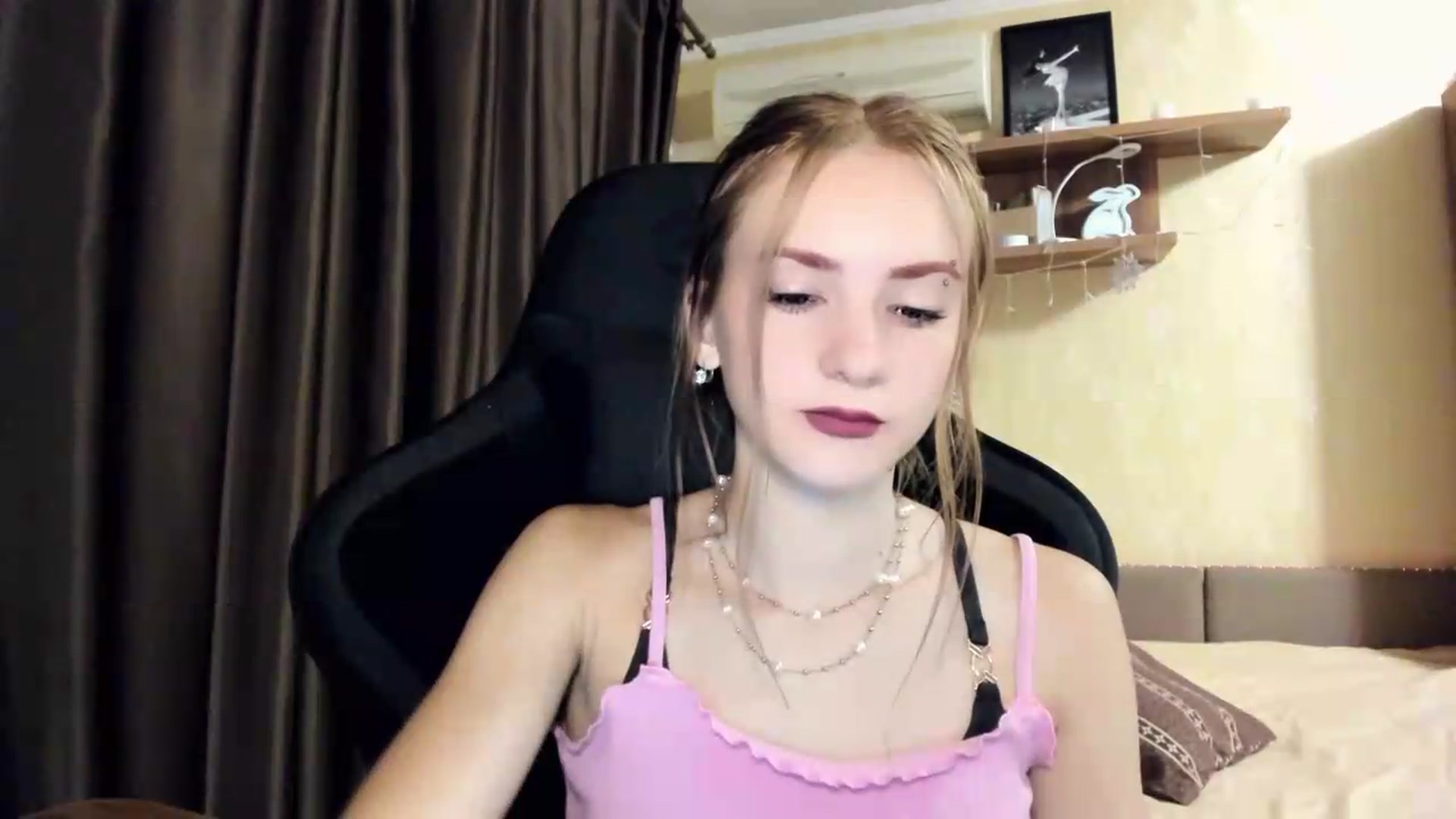 Gallery image thumbnail from Madison_Burke's myfreecams stream on, 08/06/2026, 24:26 image 16 of 20