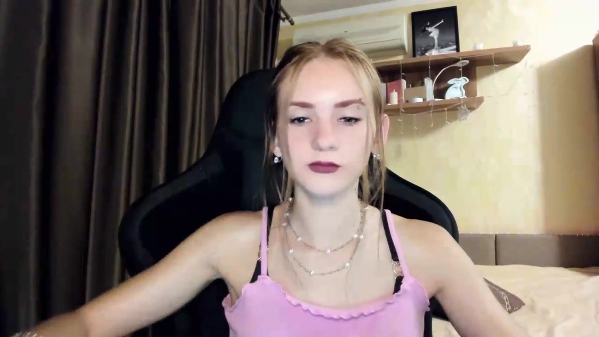 Gallery image thumbnail from Madison_Burke's myfreecams stream on, 08/06/2026, 24:26 image 18 of 20