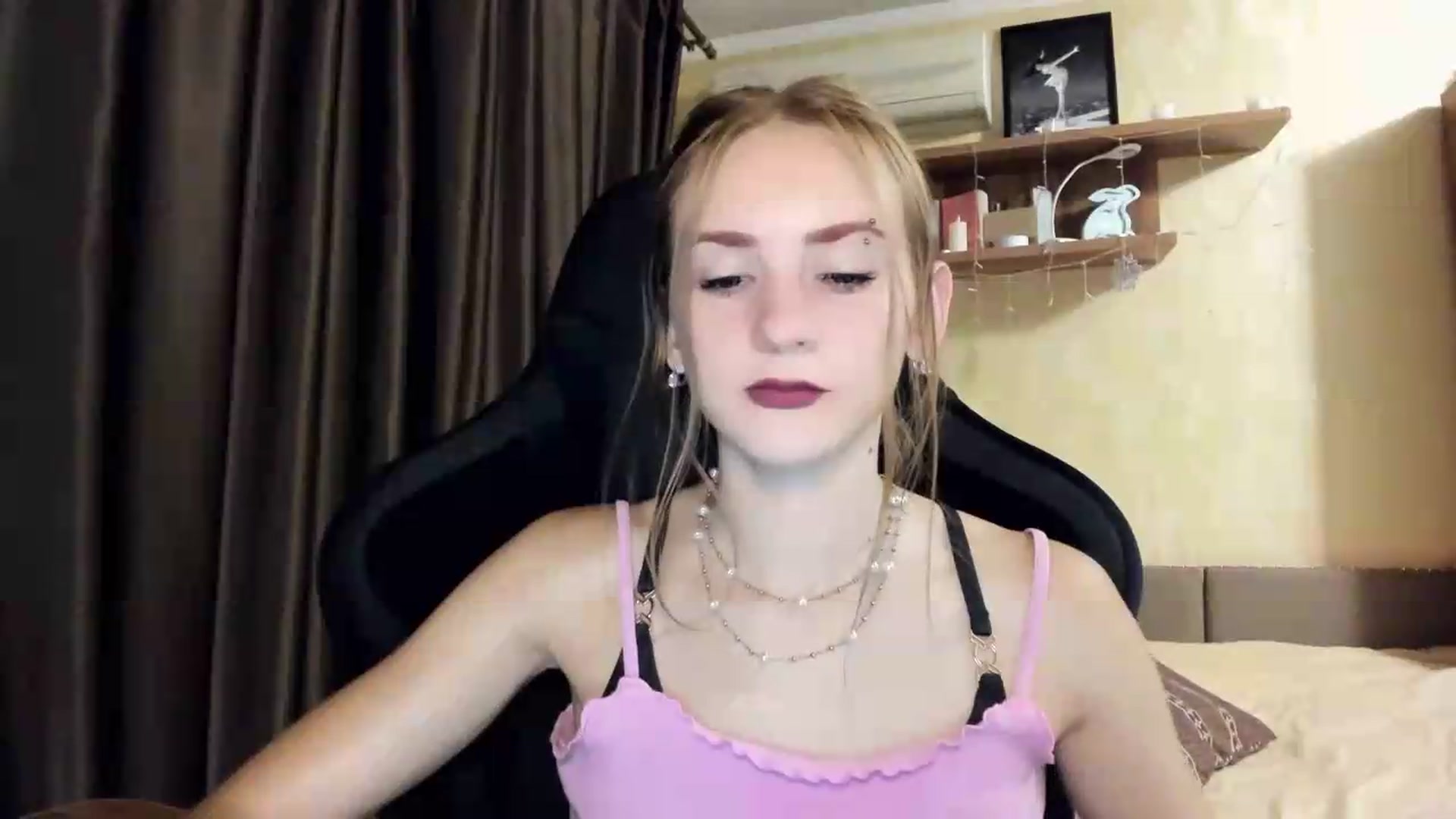 Gallery image thumbnail from Madison_Burke's myfreecams stream on, 08/06/2026, 24:26 image 6 of 20