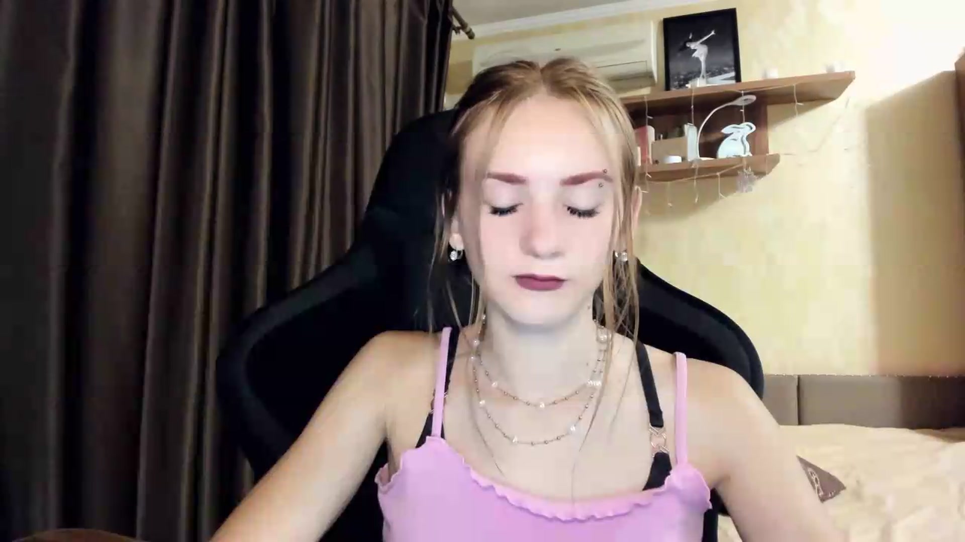 Gallery image thumbnail from Madison_Burke's myfreecams stream on, 08/06/2026, 24:26 image 15 of 20
