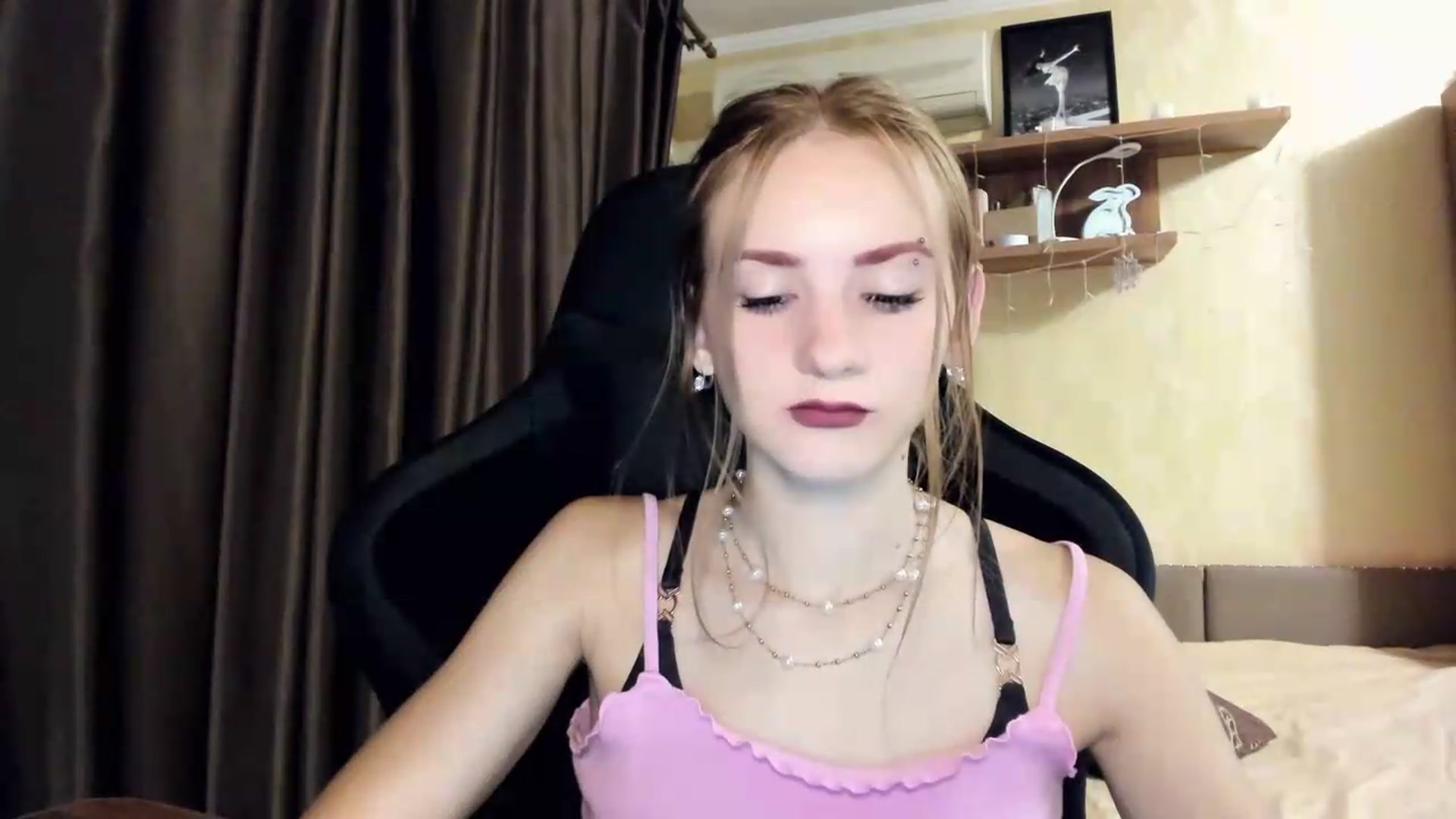 Gallery image thumbnail from Madison_Burke's myfreecams stream on, 08/06/2026, 24:26 image 8 of 20