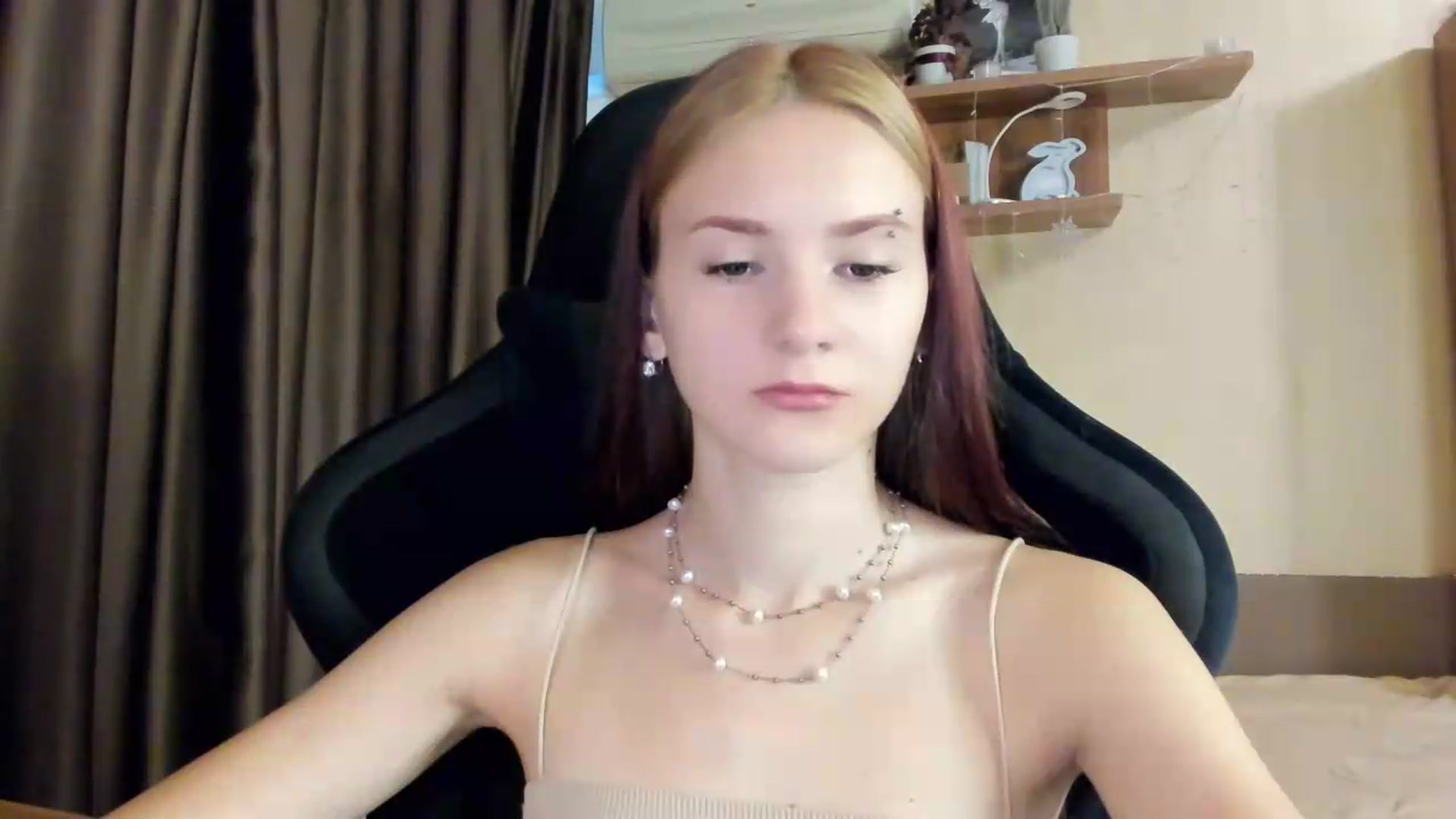Gallery image thumbnail from Madison_Burke's myfreecams stream on, 08/11/2026, 16:32 image 16 of 20