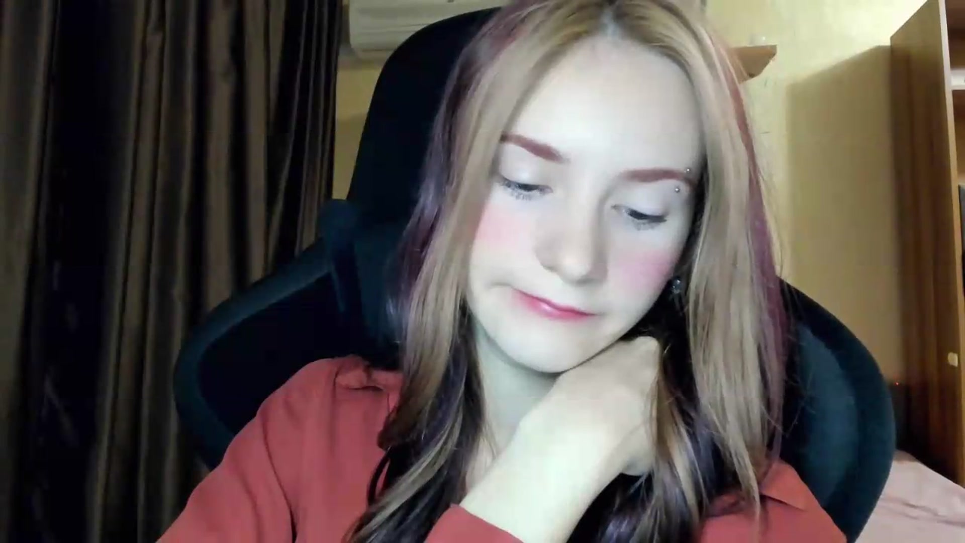 Gallery image thumbnail from Madison_Burke's myfreecams stream on, 08/19/2026, 01:38 image 4 of 20