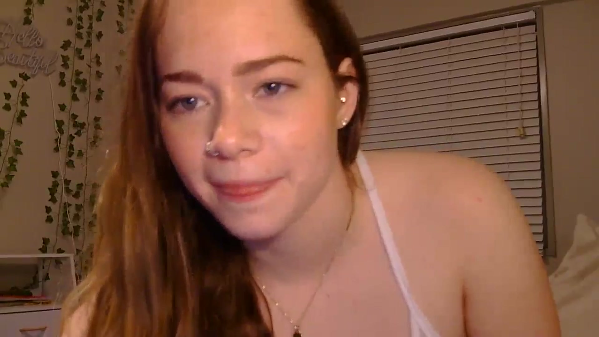 Gallery image thumbnail from Madisonfoxx69's myfreecams stream on, 12/31/2024, 03:38 image 4 of 20