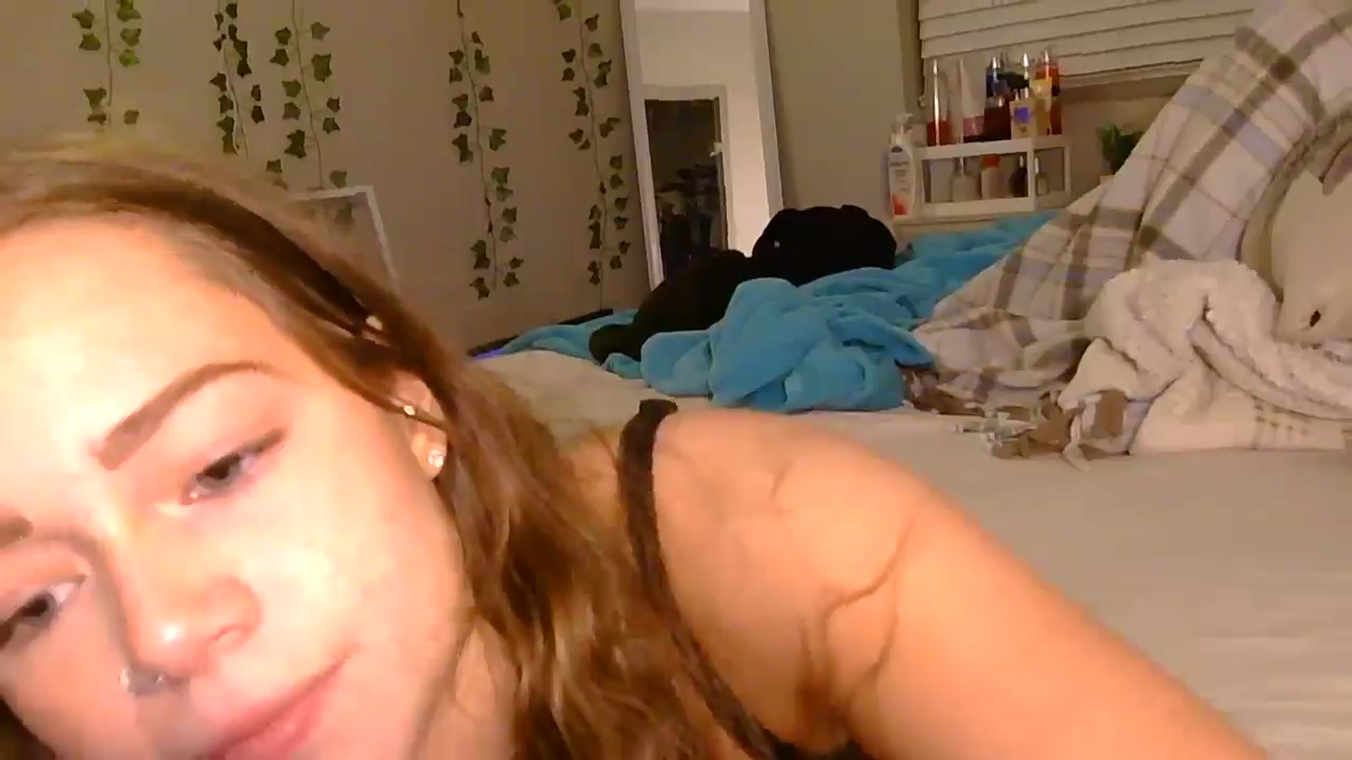 Gallery image thumbnail from Madisonfoxx69's myfreecams stream on, 01/04/2025, 04:19 image 6 of 20