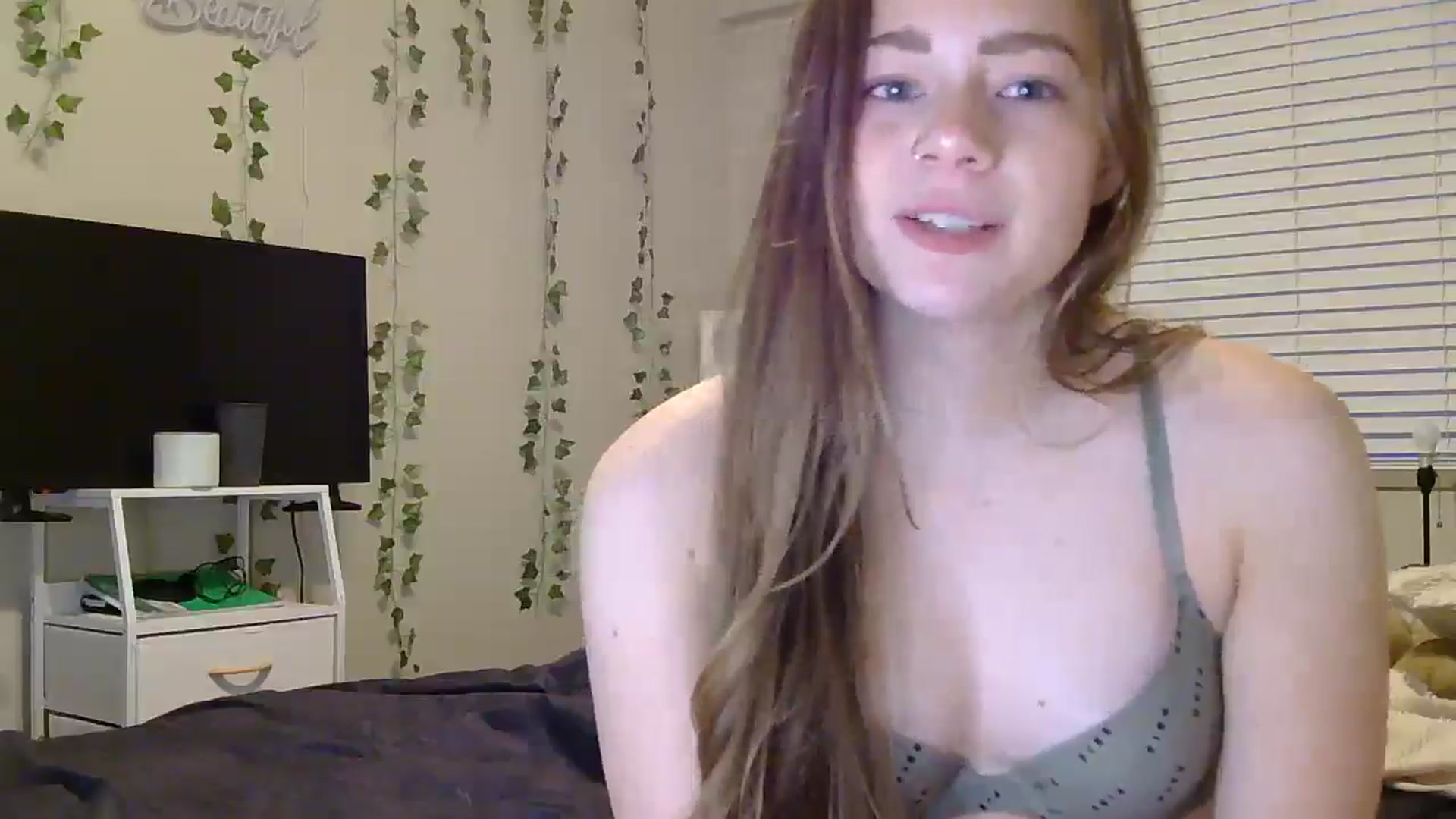 Gallery image thumbnail from Madisonfoxx69's myfreecams stream on, 01/18/2025, 23:07 image 18 of 20