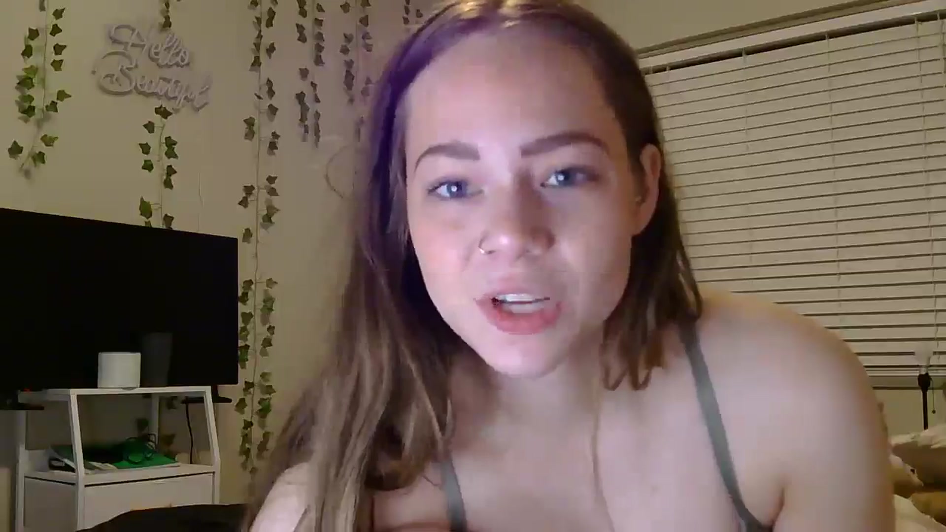 Gallery image thumbnail from Madisonfoxx69's myfreecams stream on, 01/18/2025, 23:28 image 17 of 20