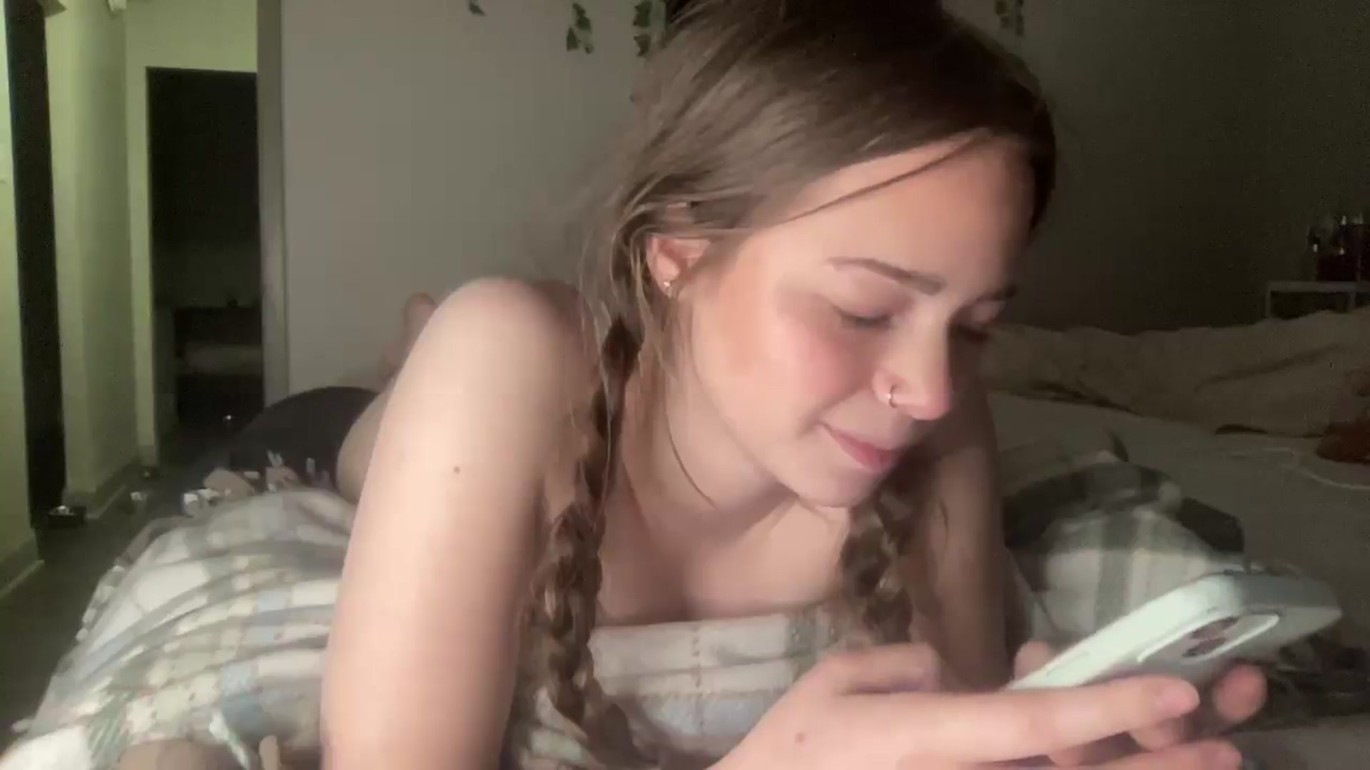 Gallery image thumbnail from Madisonfoxx69's myfreecams stream on, 02/23/2025, 05:07 image 10 of 20