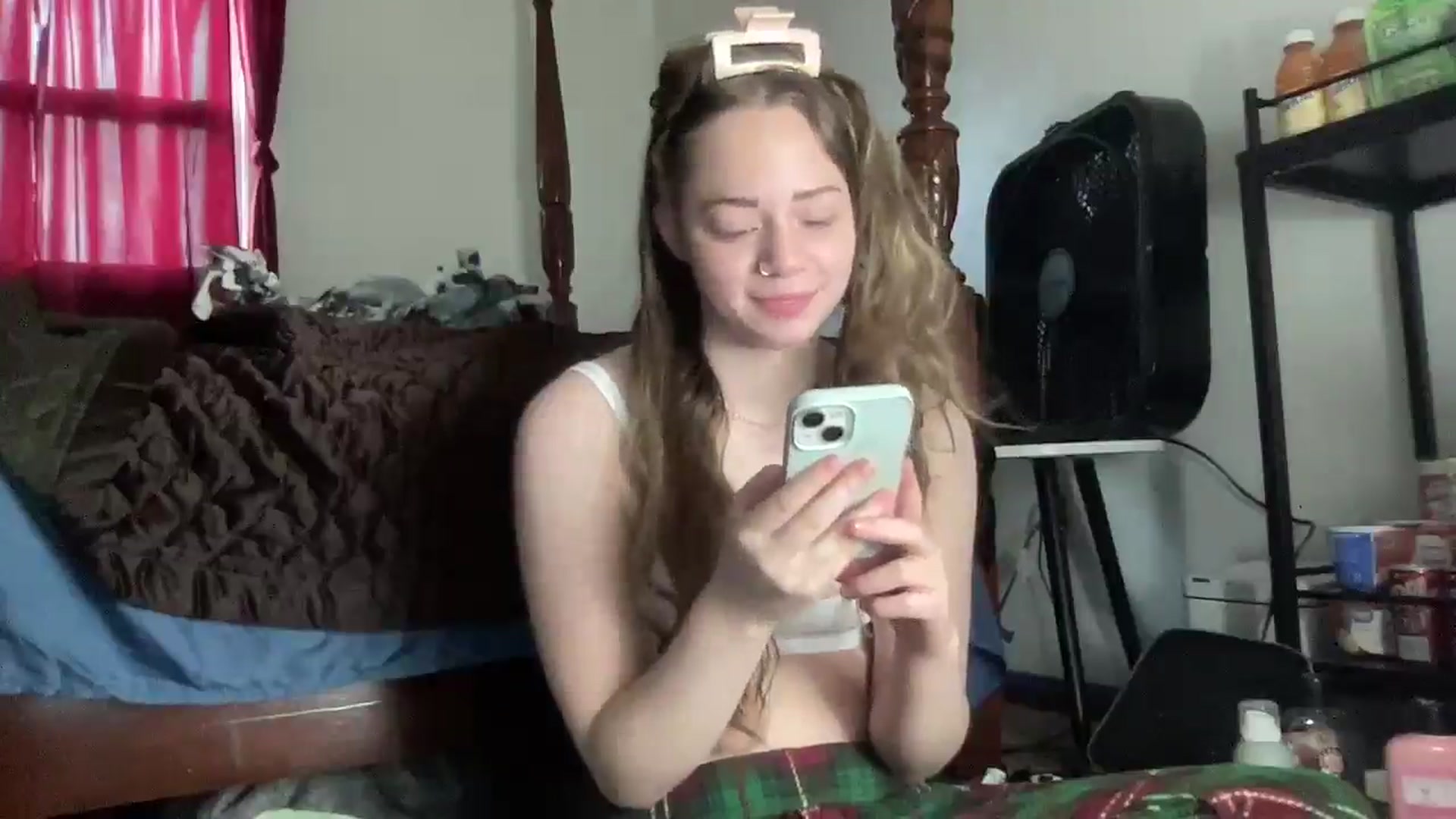 Gallery image thumbnail from Madisonfoxx69's myfreecams stream on, 03/16/2025, 19:17 image 11 of 20
