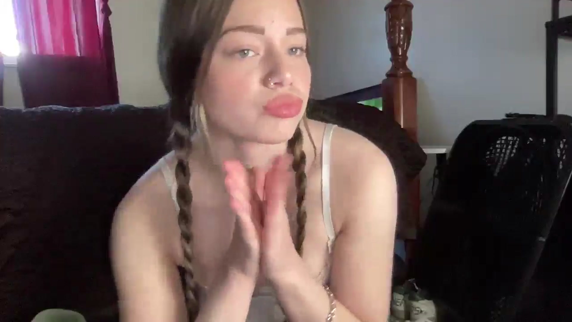 Gallery image thumbnail from Madisonfoxx69's myfreecams stream on, 03/18/2025, 17:32 image 6 of 20