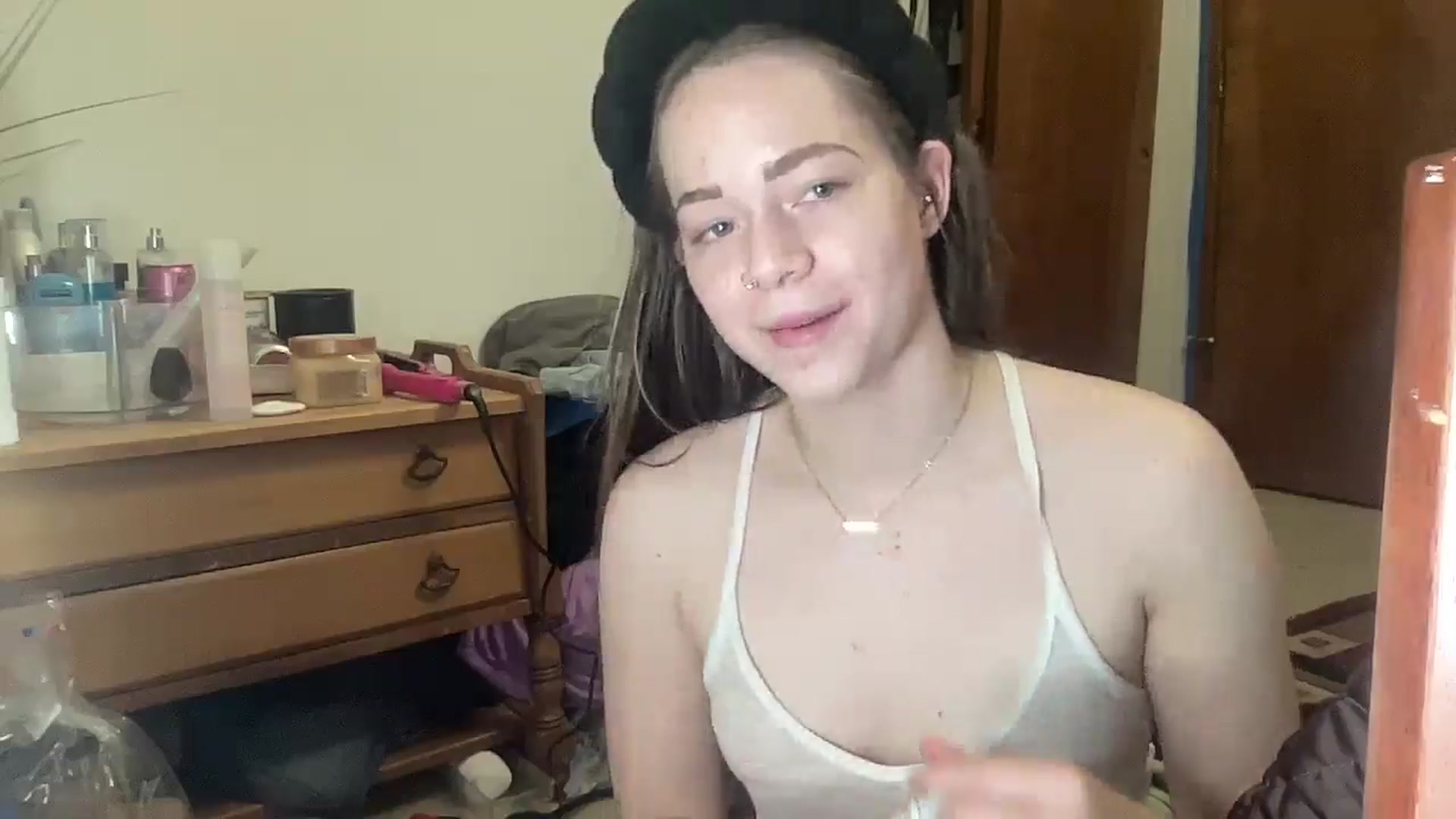 Gallery image thumbnail from Madisonfoxx69's myfreecams stream on, 03/24/2025, 18:21 image 6 of 20
