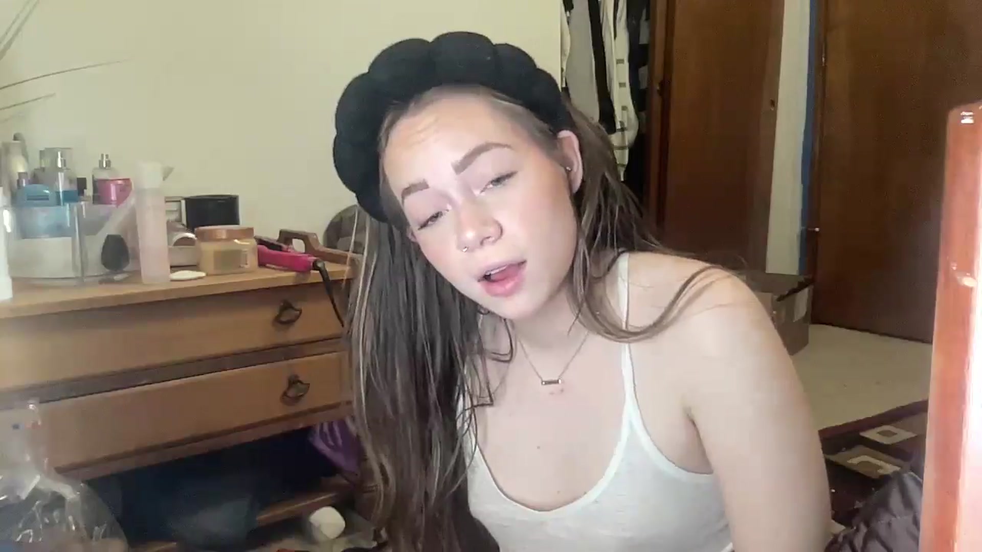 Gallery image thumbnail from Madisonfoxx69's myfreecams stream on, 03/24/2025, 18:21 image 13 of 20