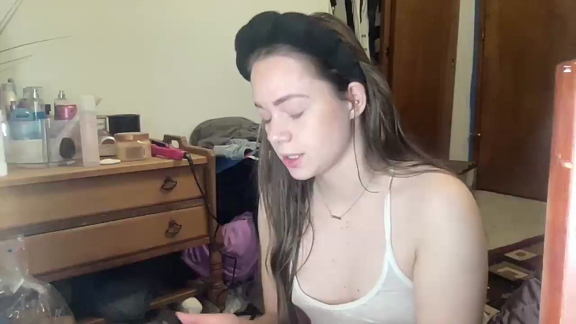 Gallery image thumbnail from Madisonfoxx69's myfreecams stream on, 03/24/2025, 18:21 image 9 of 20