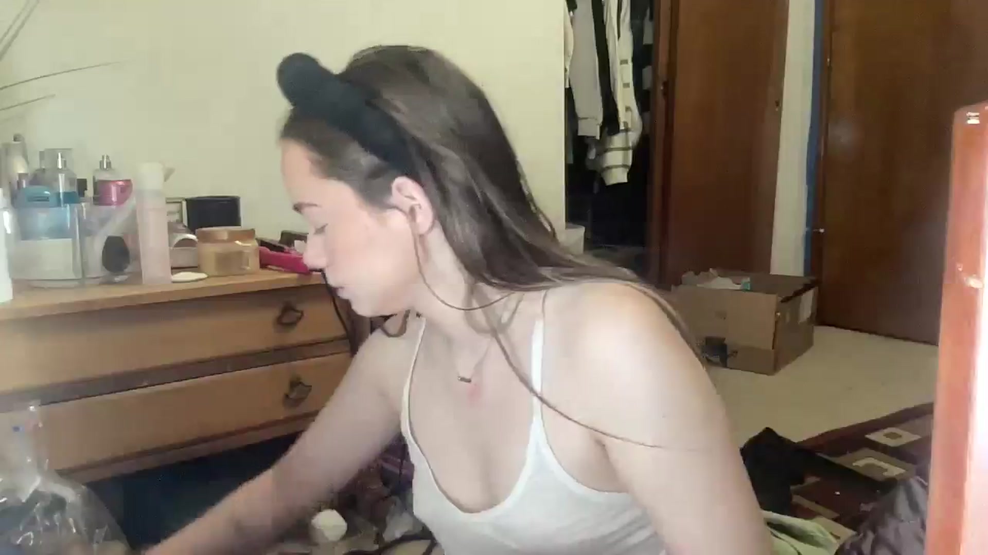 Gallery image thumbnail from Madisonfoxx69's myfreecams stream on, 03/24/2025, 18:21 image 11 of 20