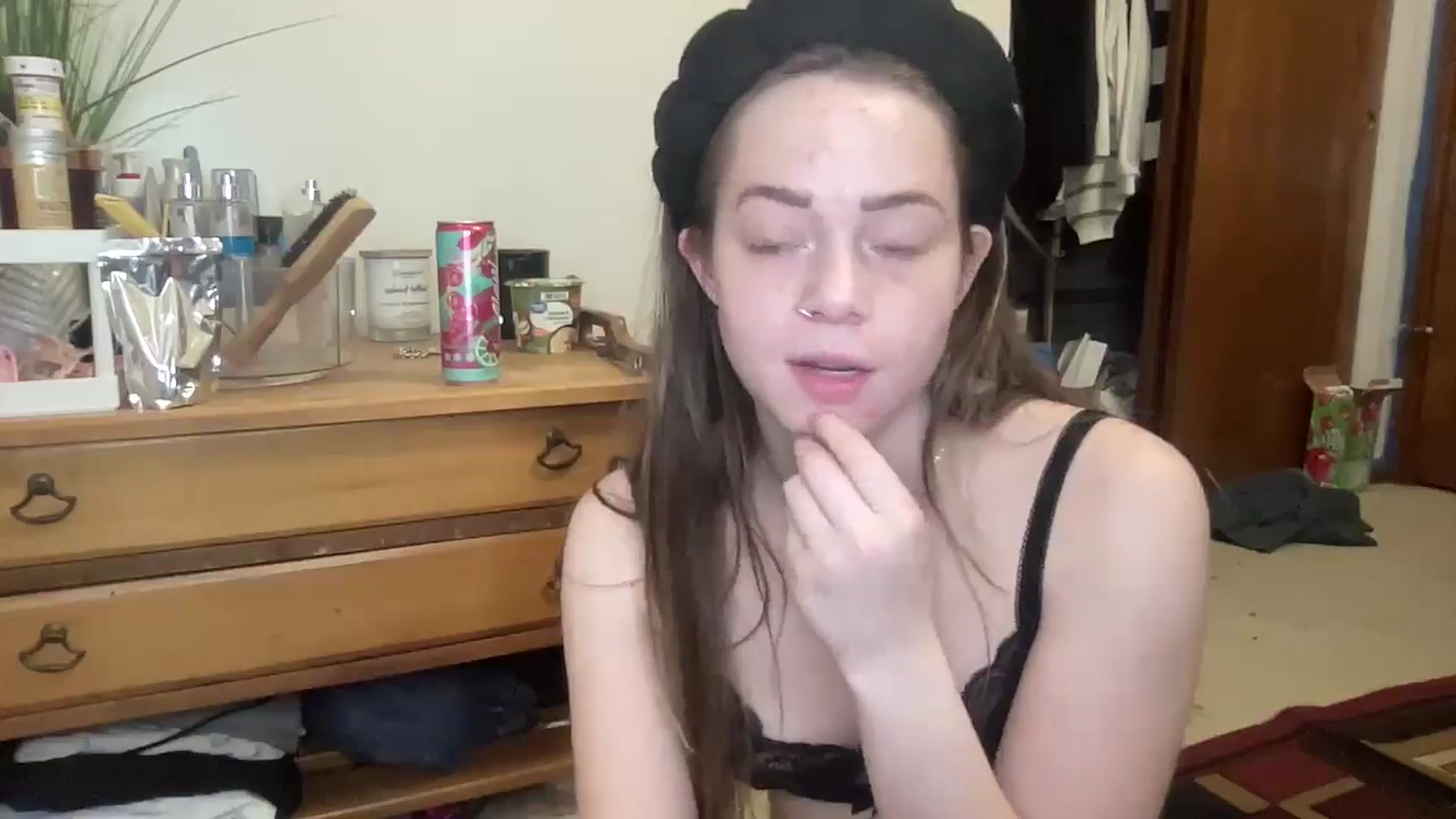 Gallery image thumbnail from Madisonfoxx69's myfreecams stream on, 04/02/2025, 18:51 image 7 of 20