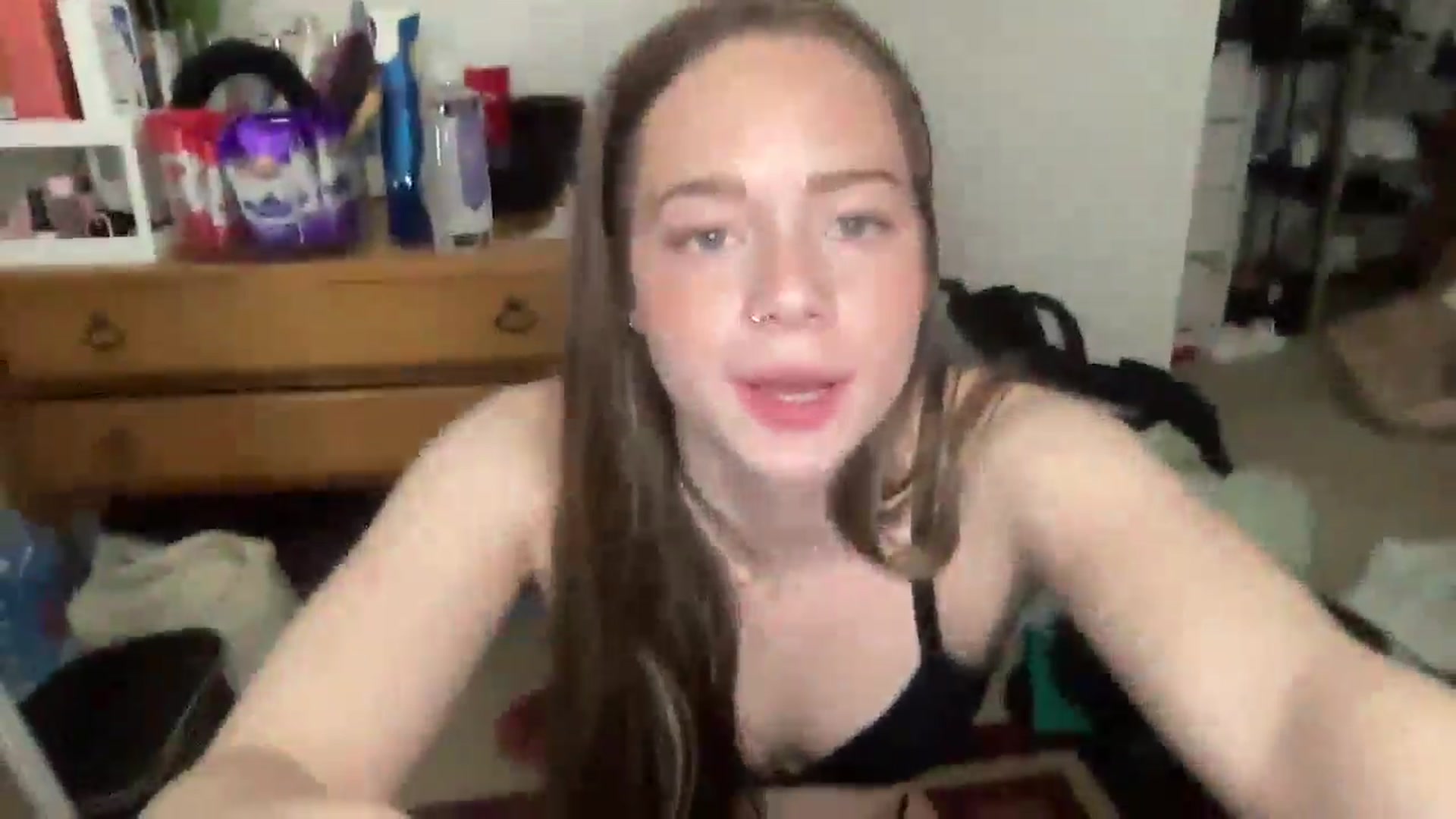 Gallery image thumbnail from Madisonfoxx69's myfreecams stream on, 04/18/2025, 20:56 image 4 of 20