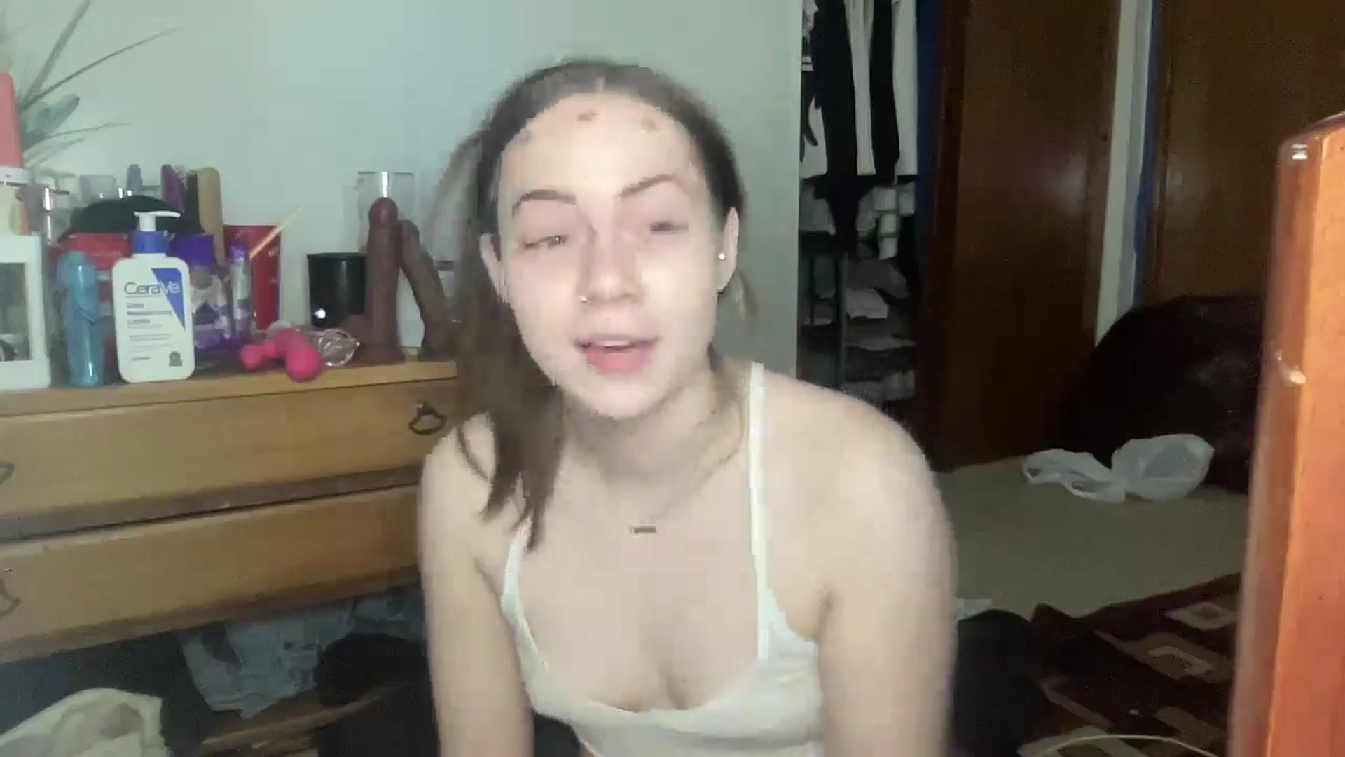 Gallery image thumbnail from Madisonfoxx69's myfreecams stream on, 04/24/2025, 18:28 image 8 of 20