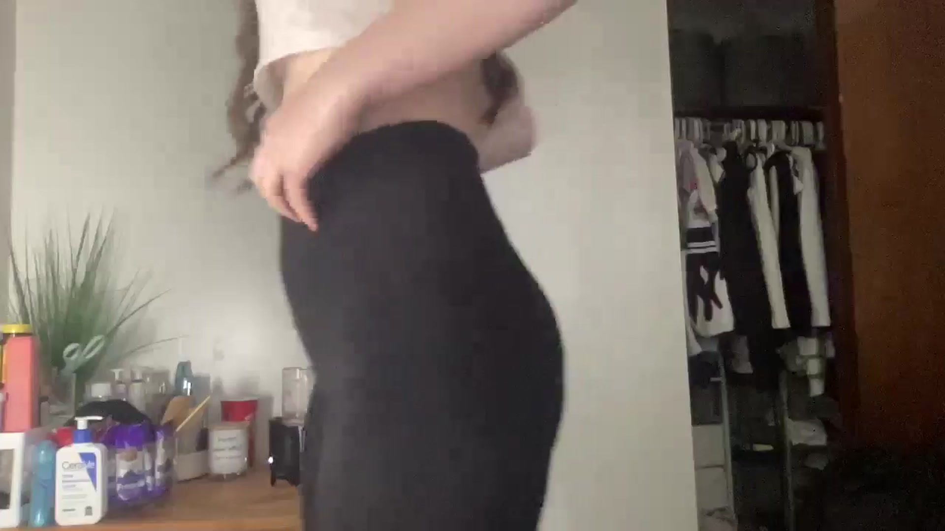 Gallery image thumbnail from Madisonfoxx69's myfreecams stream on, 04/24/2025, 20:20 image 9 of 20