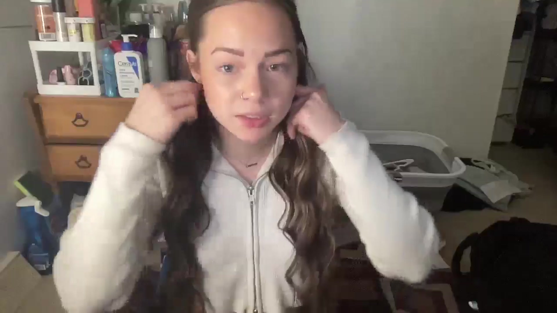 Gallery image thumbnail from Madisonfoxx69's myfreecams stream on, 04/24/2025, 20:20 image 19 of 20